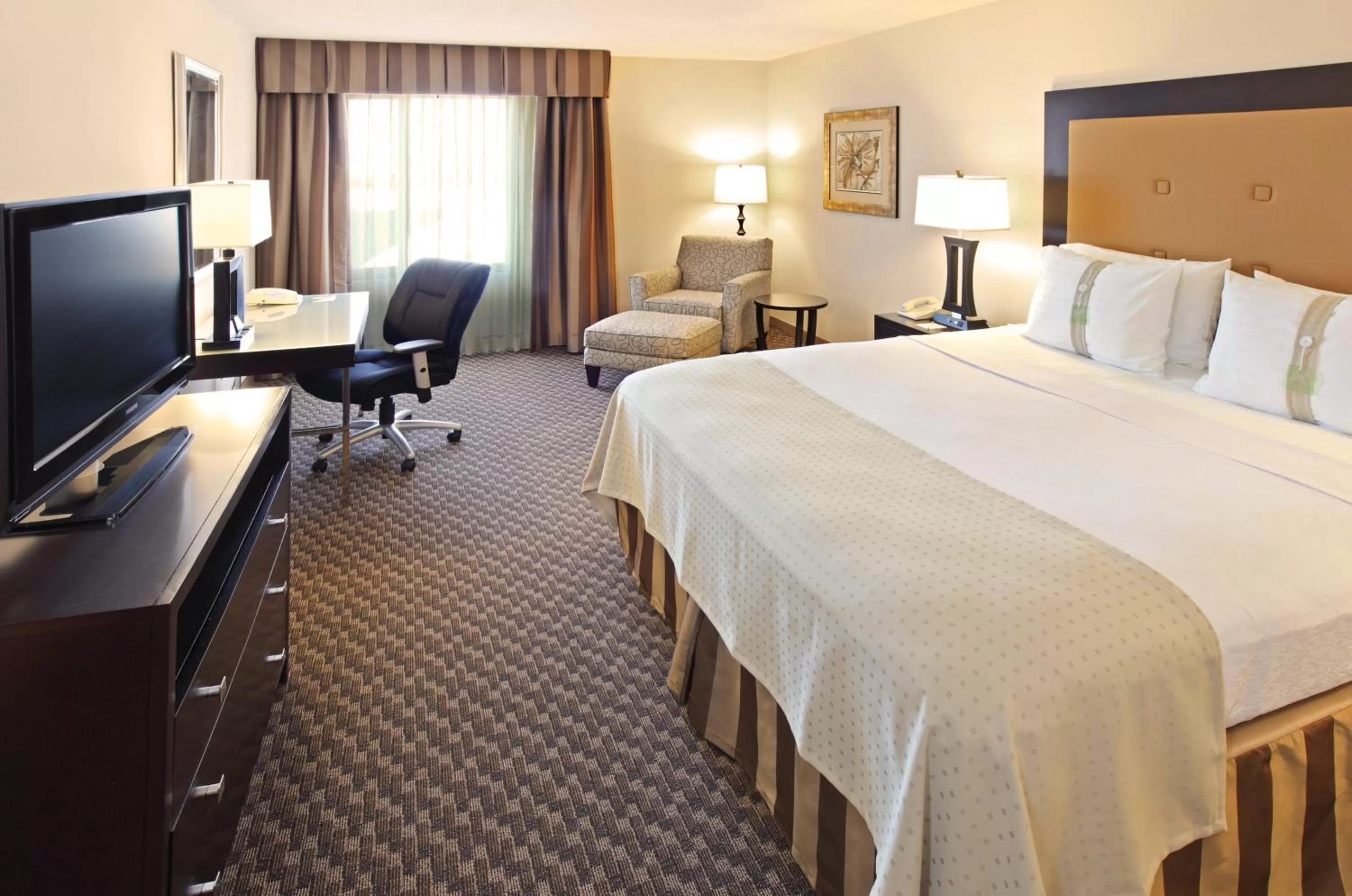 King Room - Hearing Accessible - Roll-in Shower in Holiday Inn Little Rock-Airport-Conference Center, an IHG Hotel