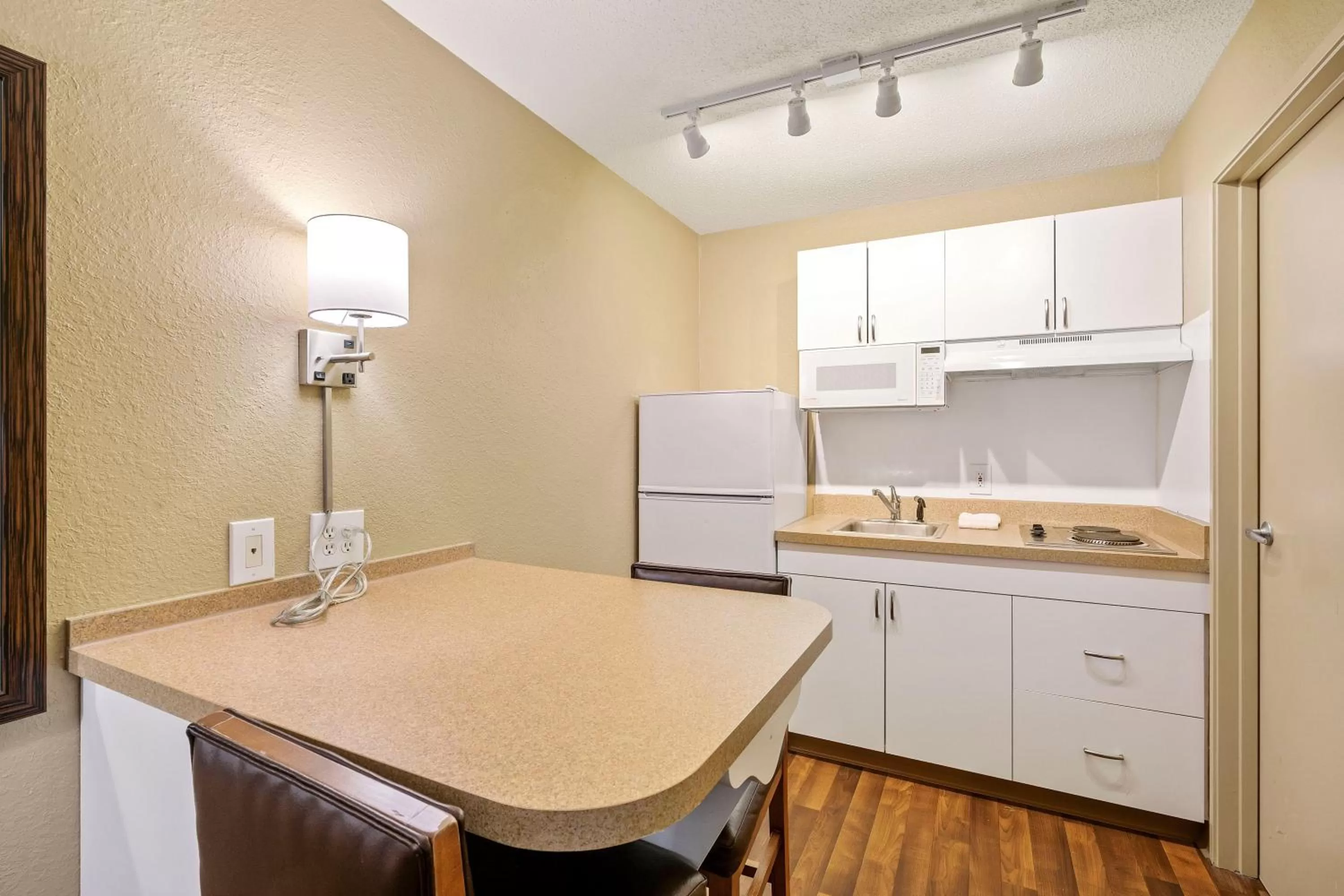 Kitchen or kitchenette in Extended Stay America Suites - Washington, DC - Falls Church - Merrifield