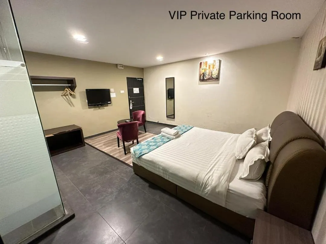 Photo of the whole room, Bed in I Garden Hotel