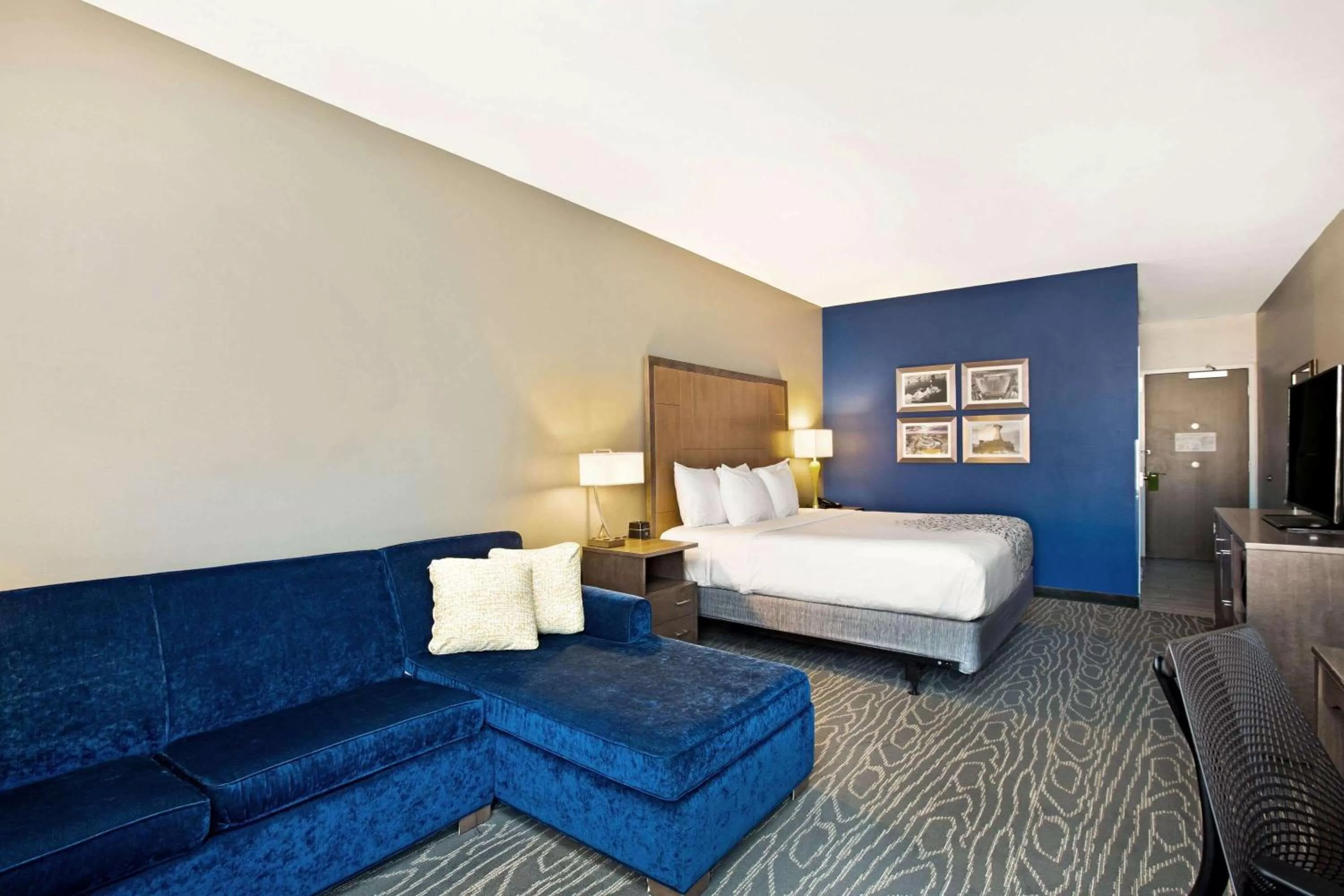 Photo of the whole room in La Quinta by Wyndham Page at Lake Powell