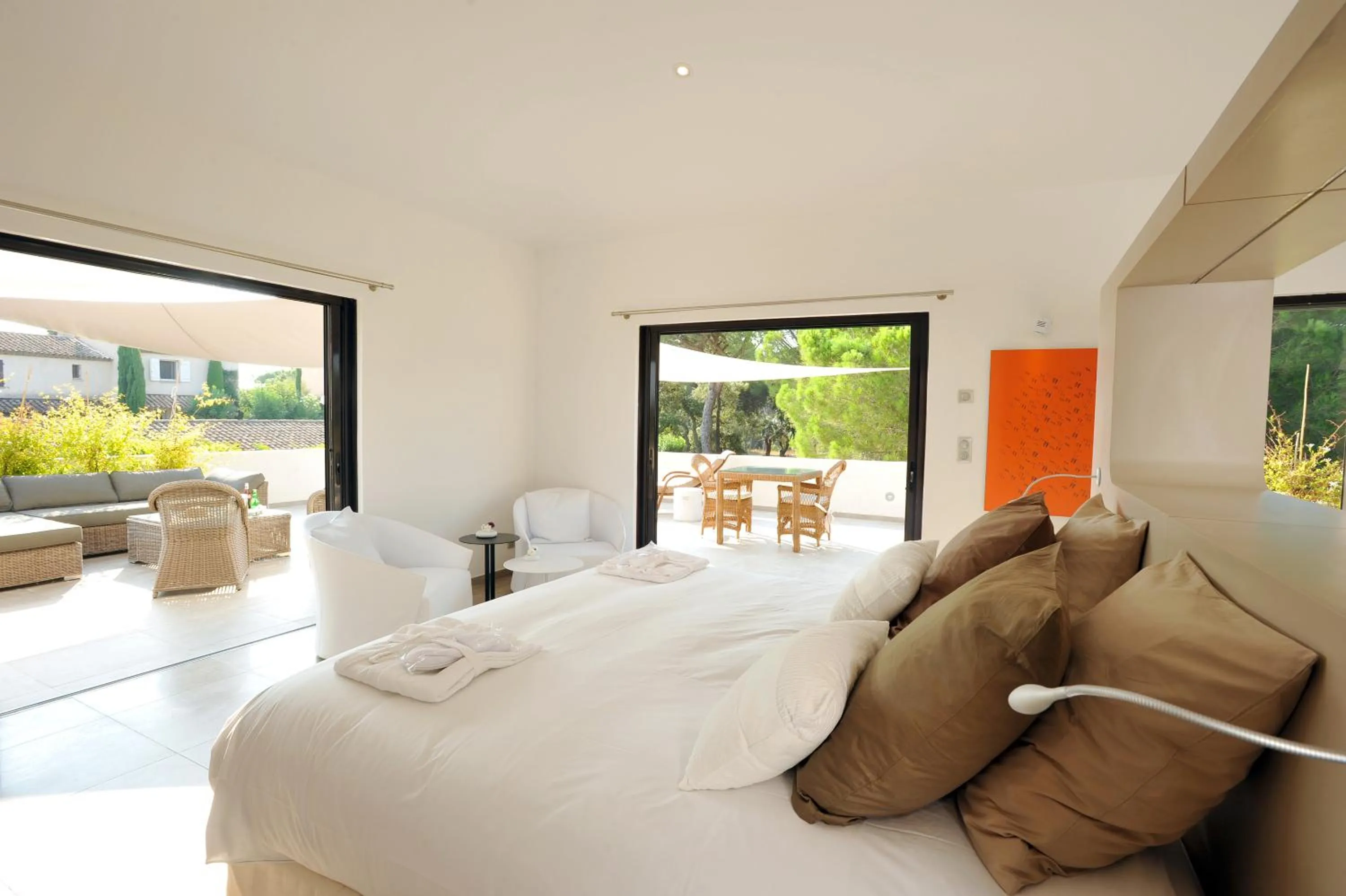 Balcony/Terrace, Bed in Hôtel Font Mourier