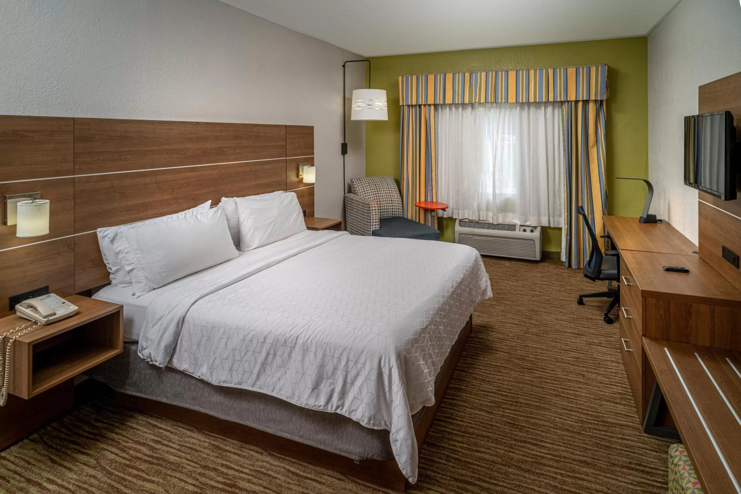 Bedroom, Bed in Holiday Inn Express and Suites Pikeville by IHG