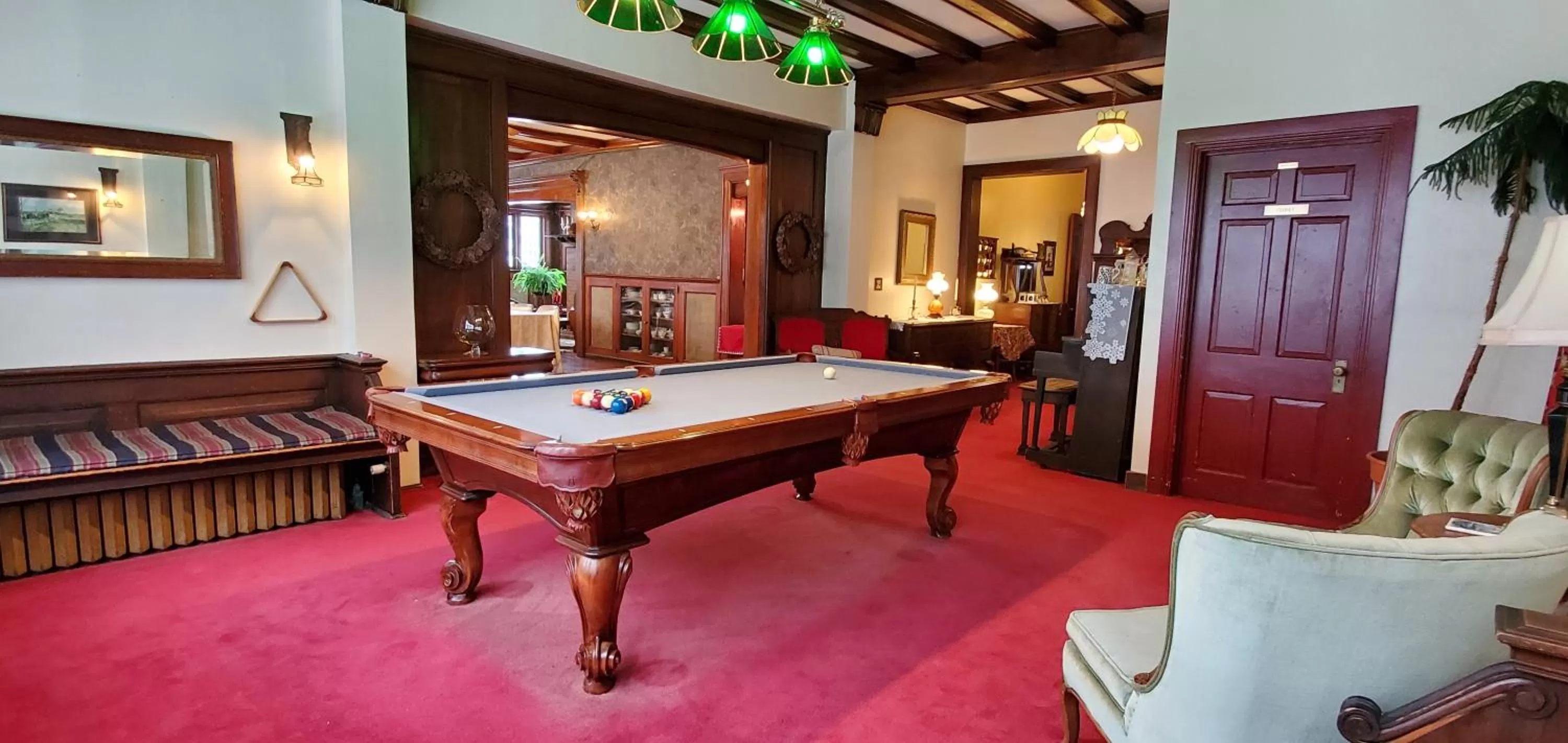 Billiard in Saravilla Bed & Breakfast