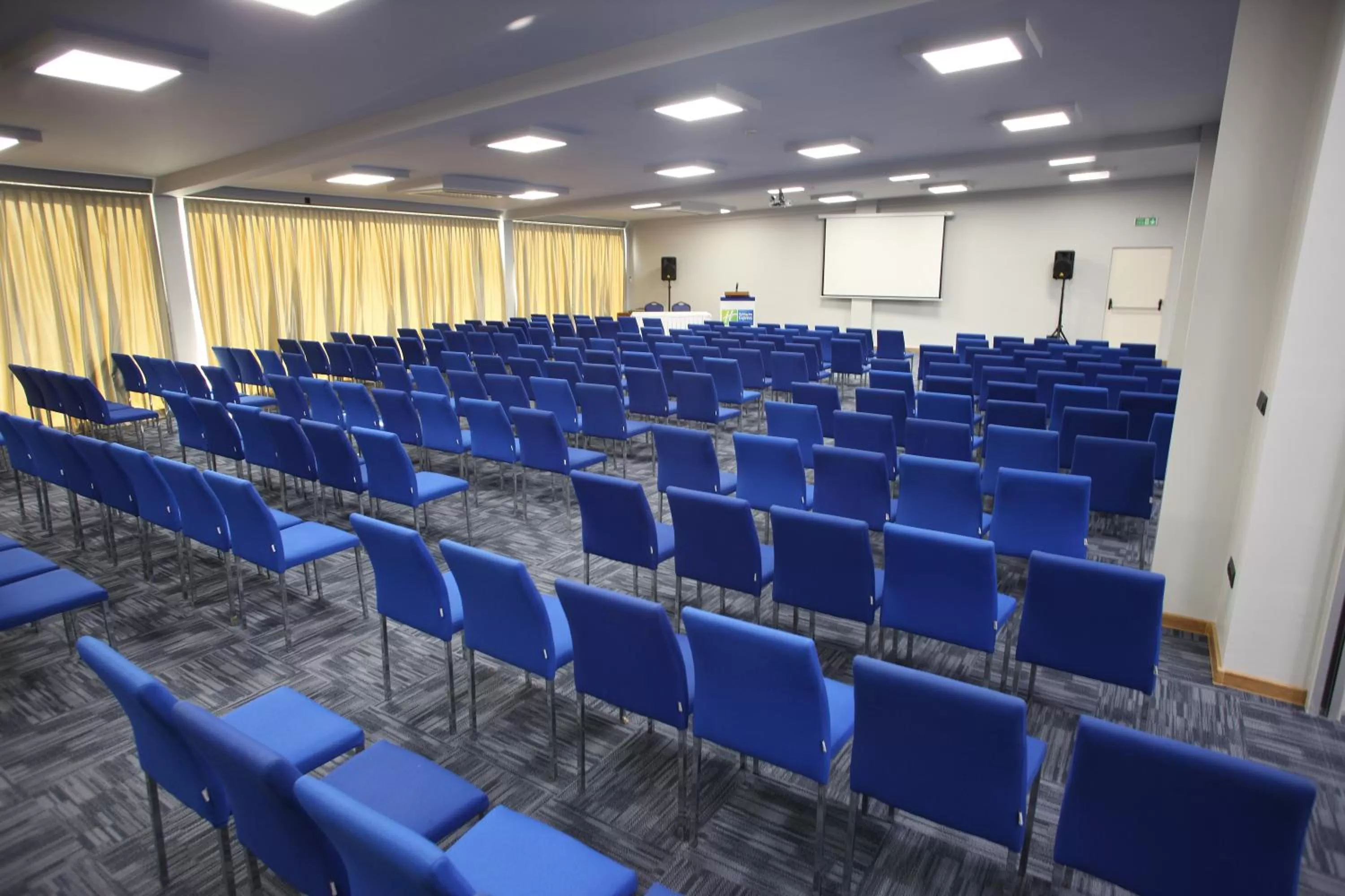 Meeting/conference room in Holiday Inn Express Manisa-West by IHG