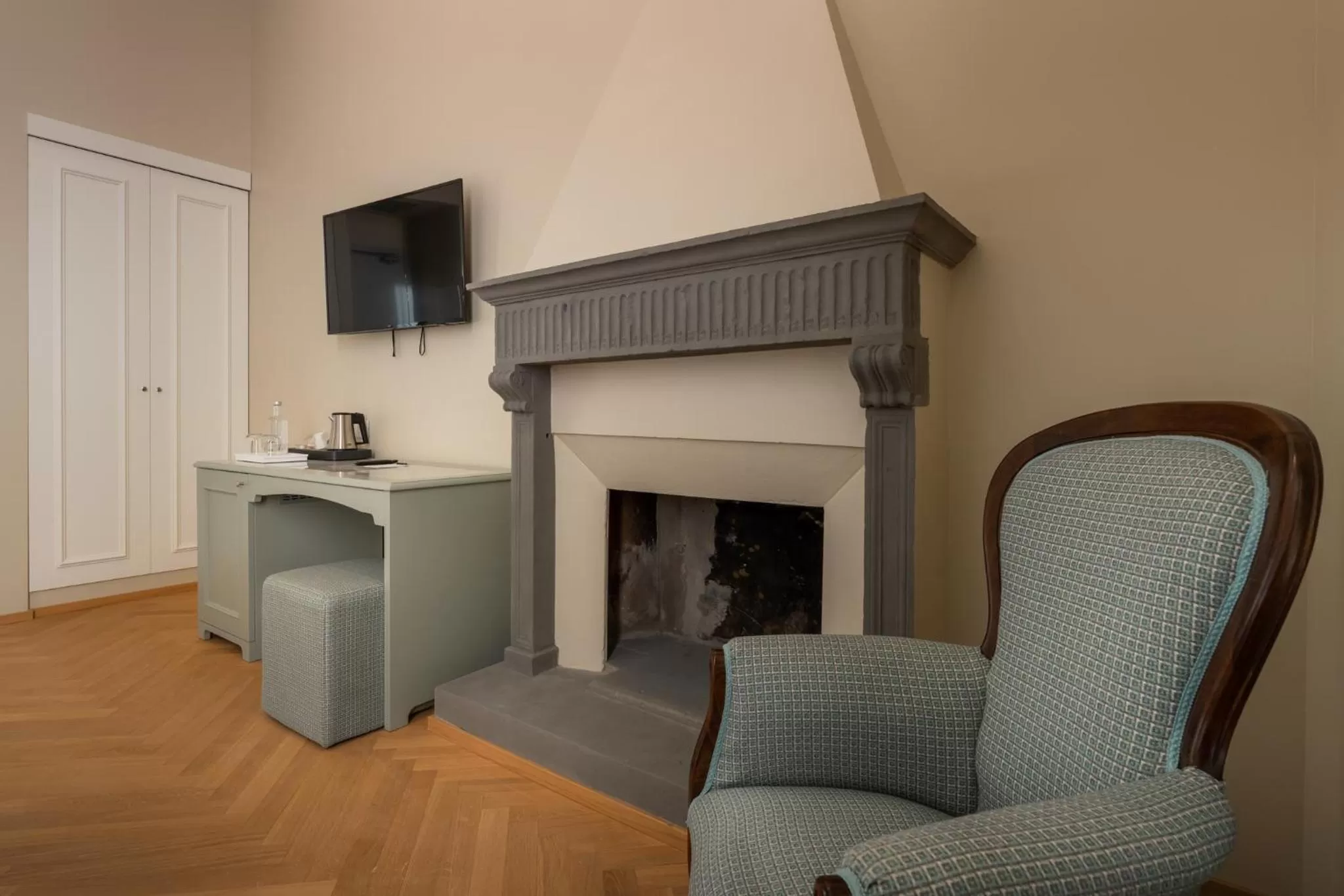 flat iron in Hotel Ariele