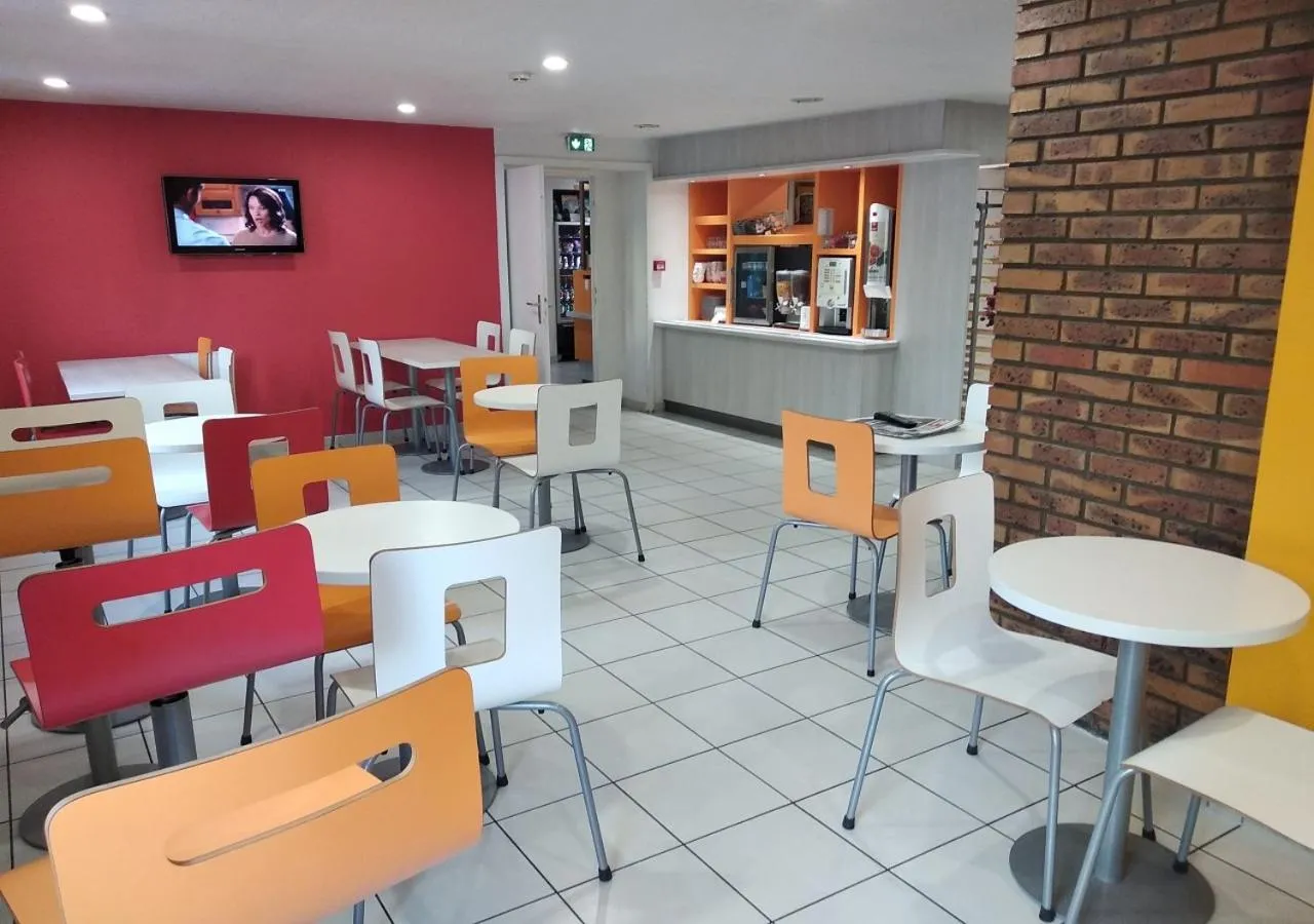 Buffet breakfast in Première Classe Metz Nord - Talange