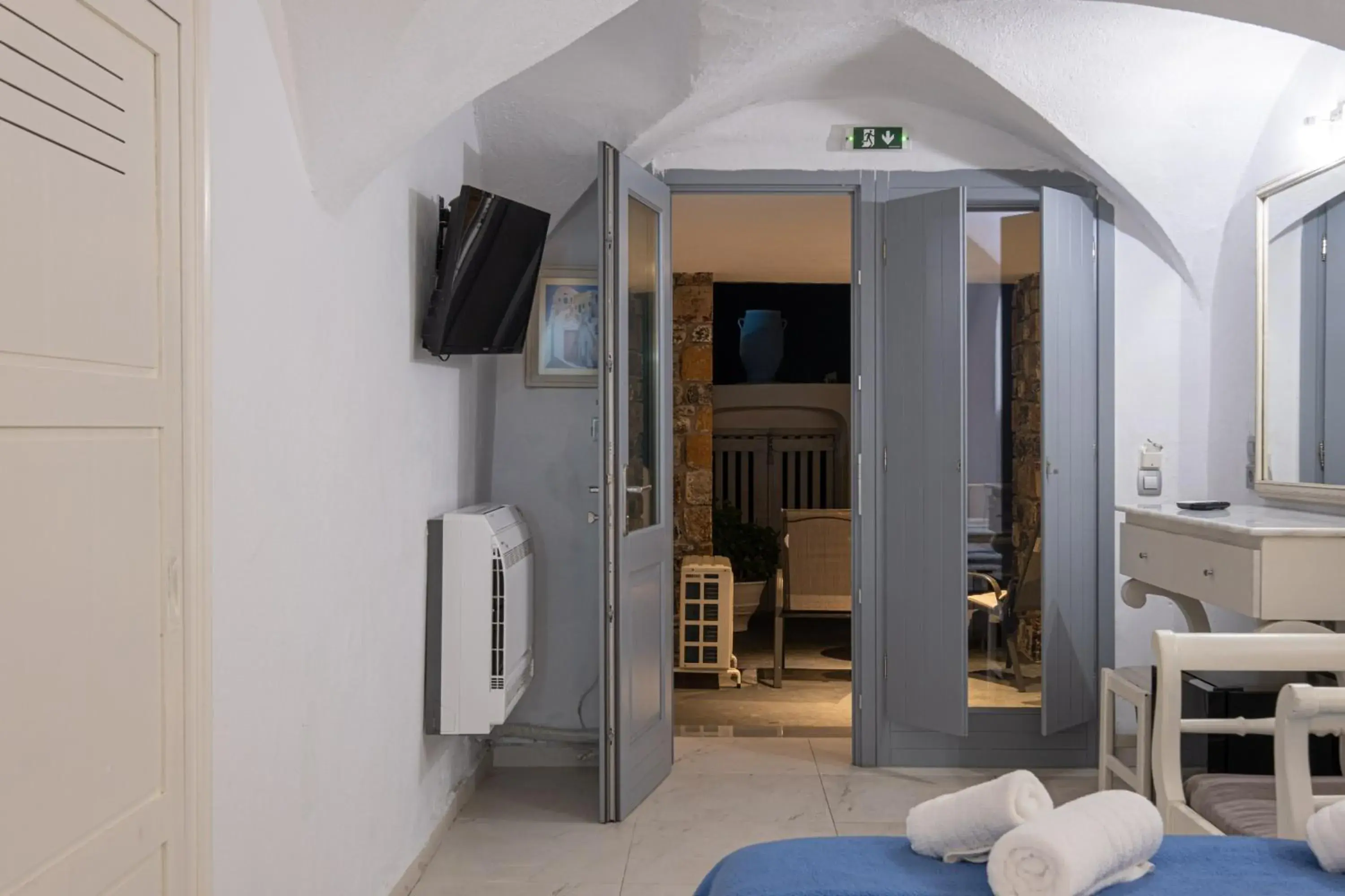 Superior Triple Room with Caldera View in Loucas on the Cliff Superior Triple Room with Caldera View in Loucas on the Cliff