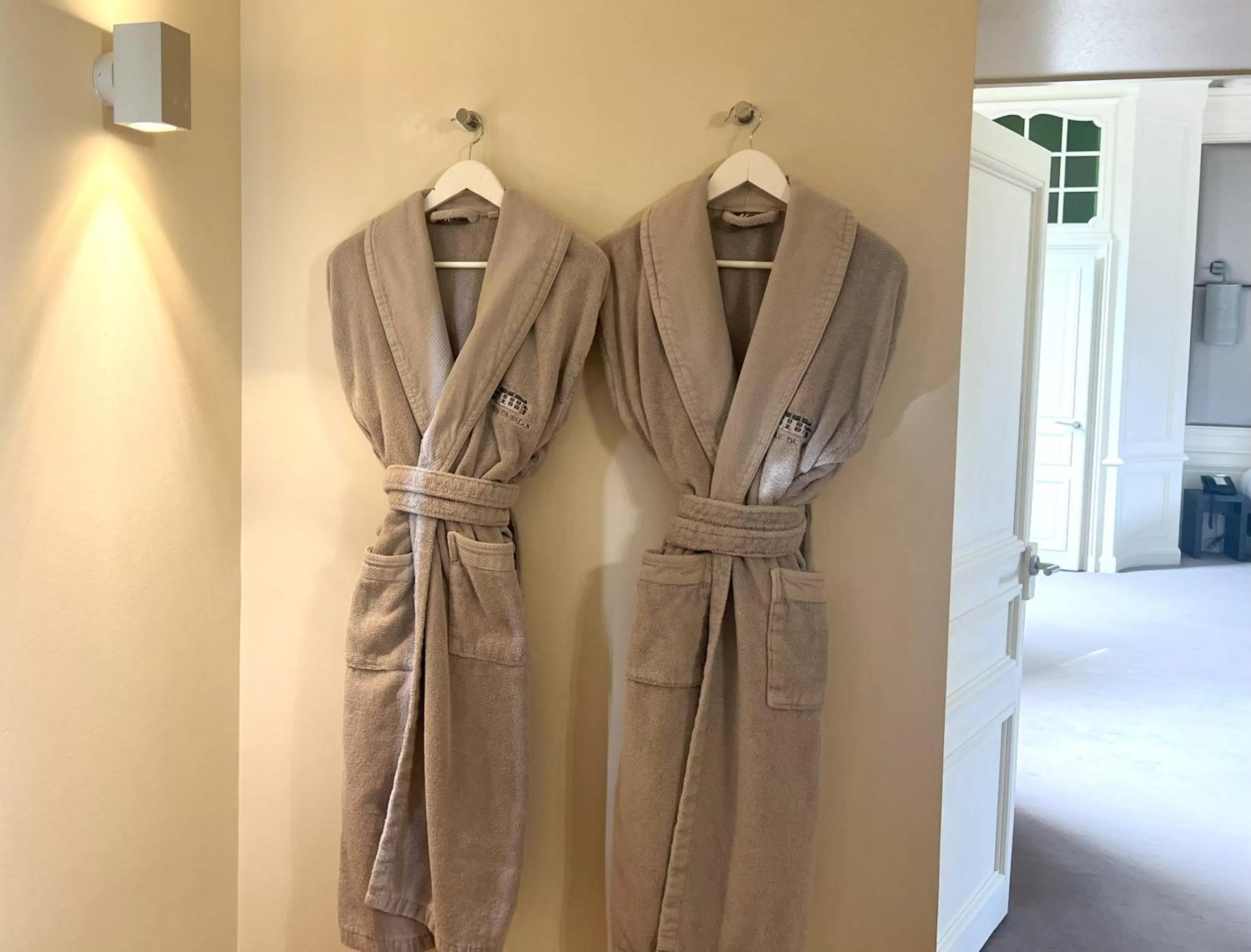 Bathroom in Hôtel Château de Lacan