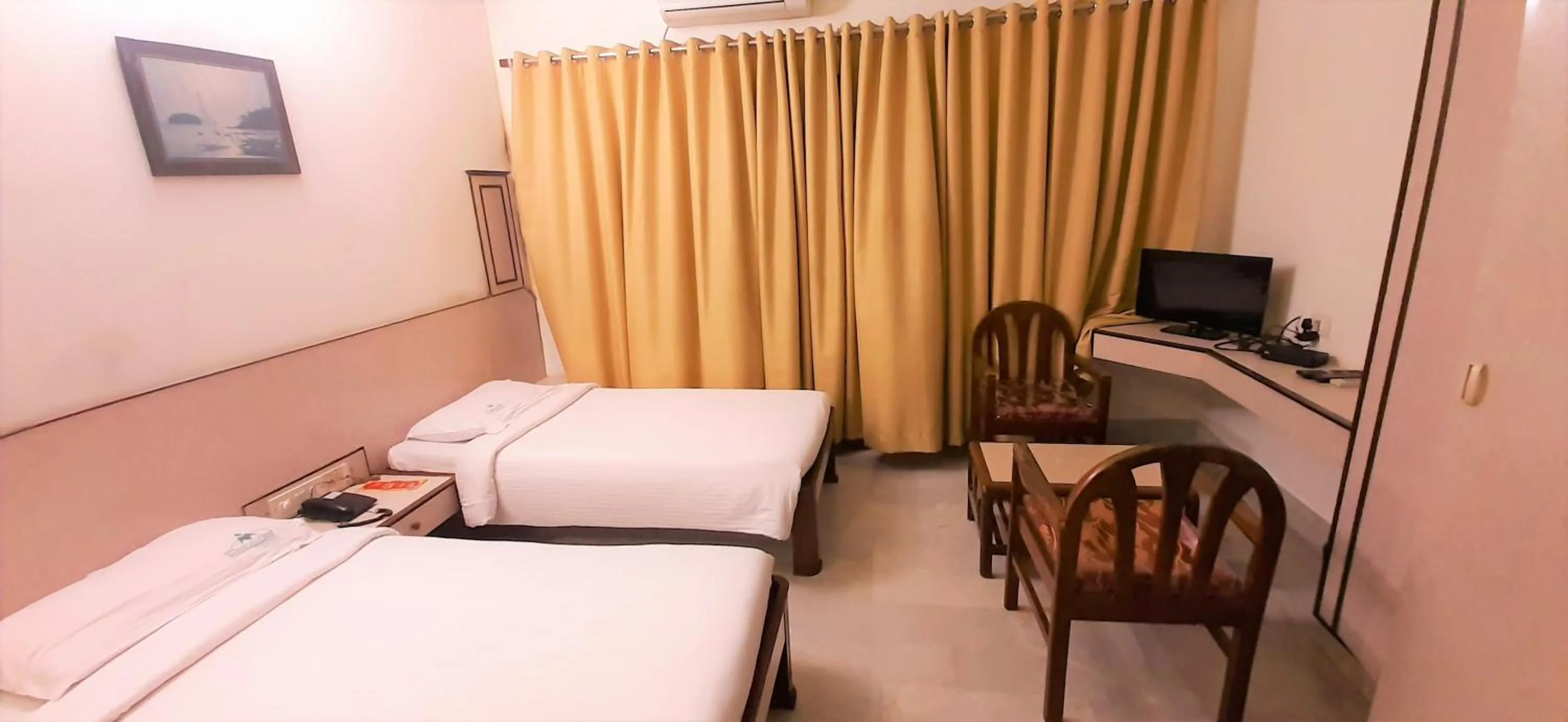 Photo of the whole room, Bed in Hotel Mangalore International