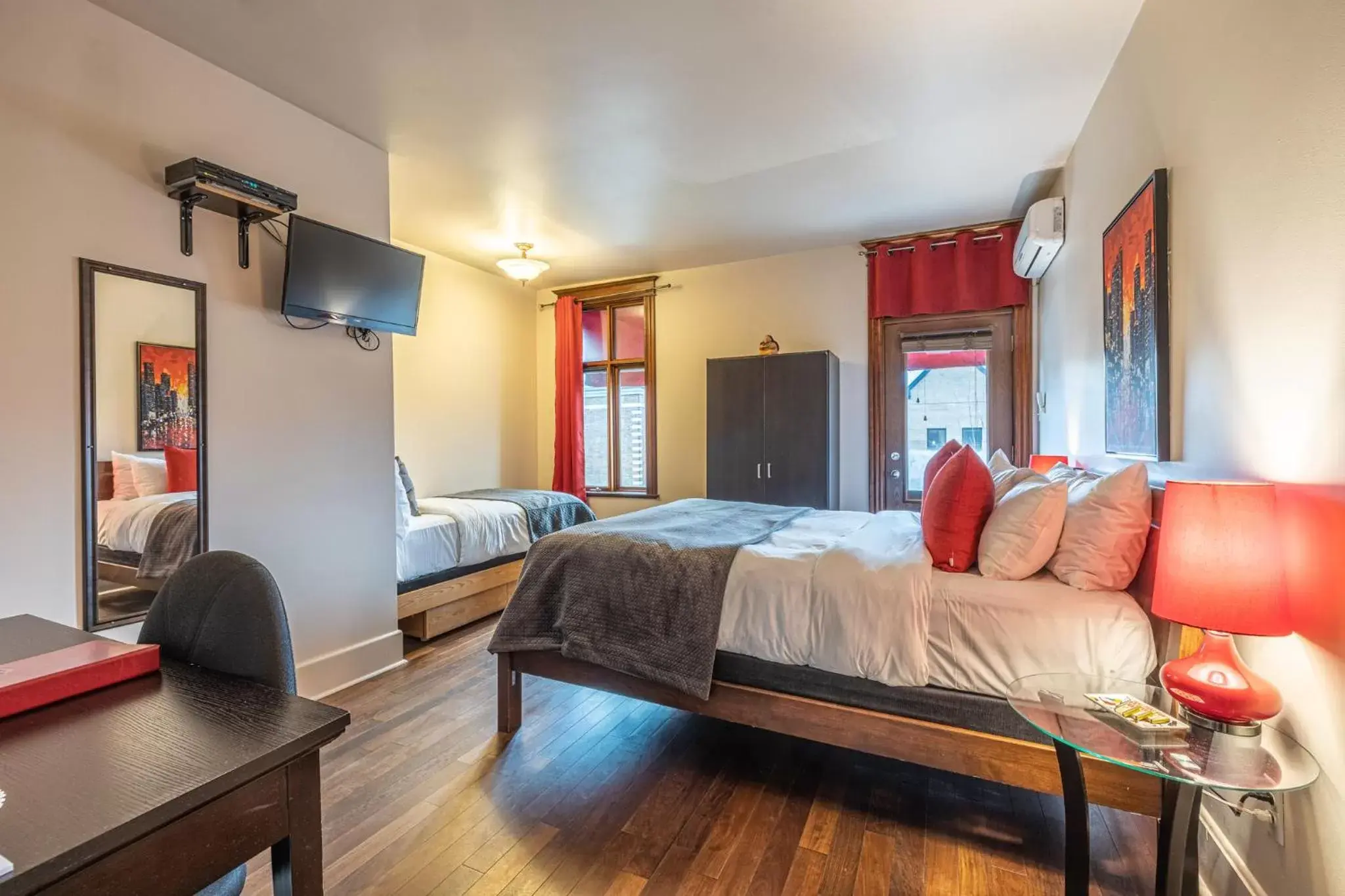 Double Bedroom #1 in Petit Hôtel - Café Krieghoff Double Bedroom #1 in Petit Hôtel - Café Krieghoff