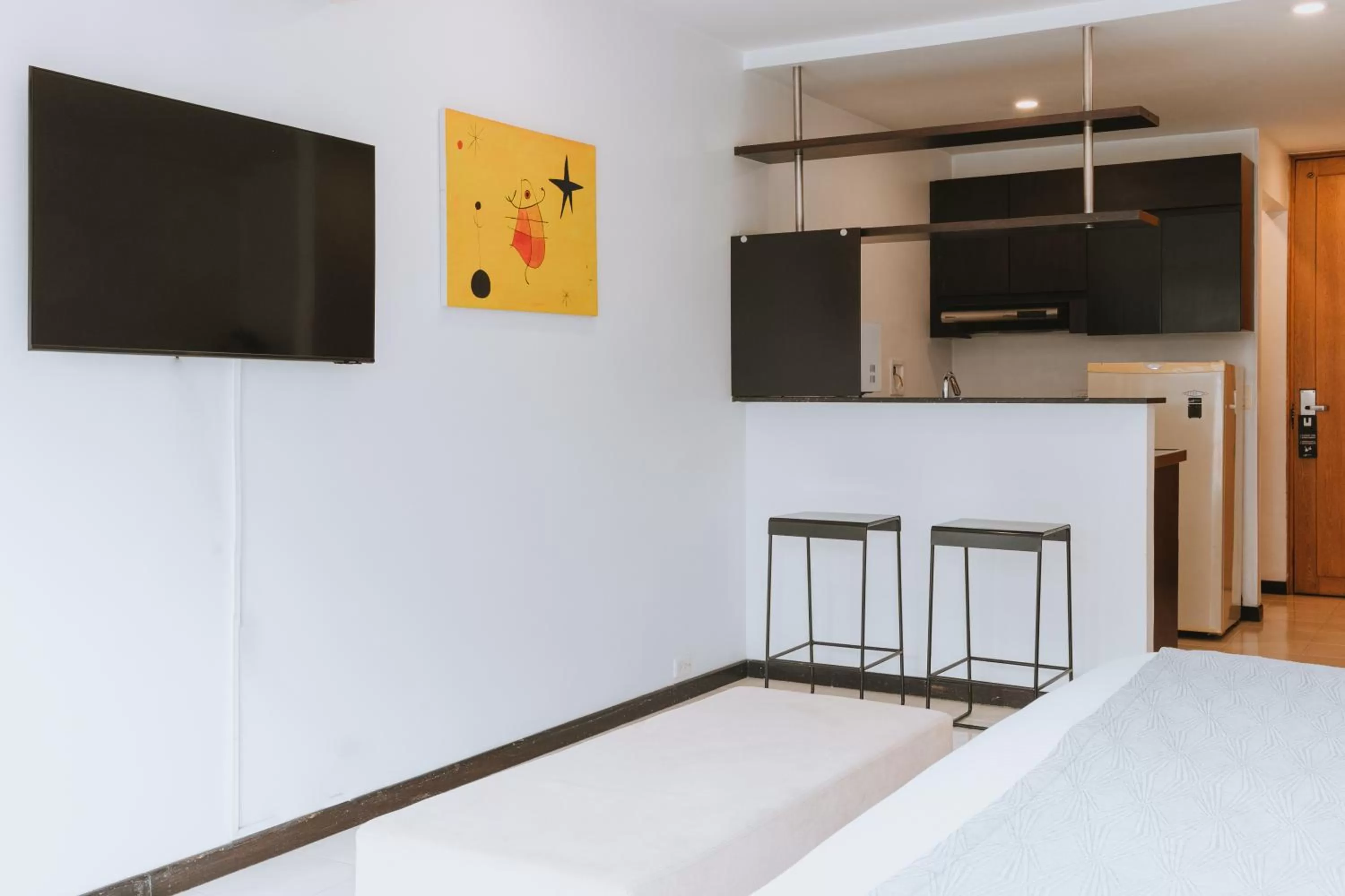 TV and multimedia in Travelers Orange Suites