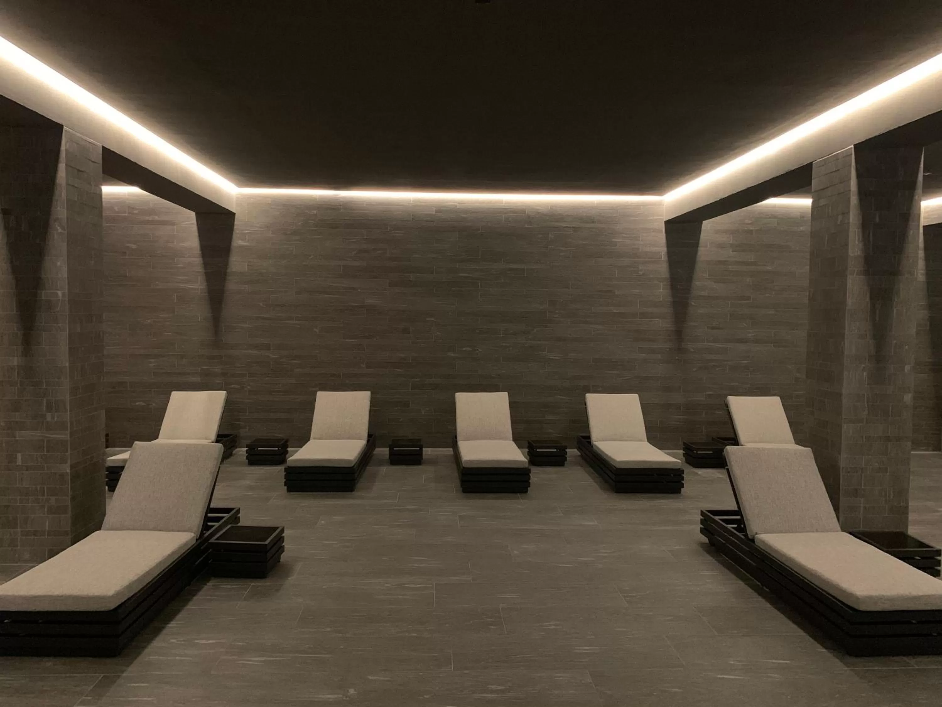 Swimming pool in LOEV - VELA Hotels