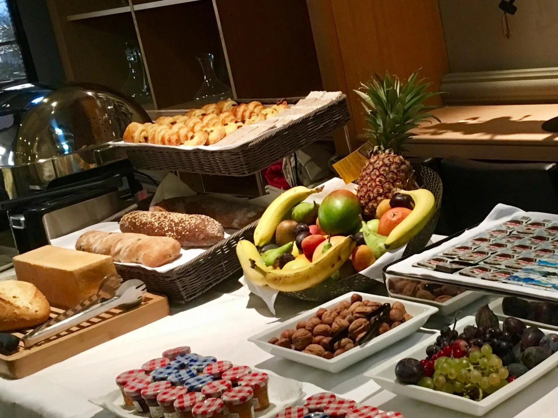 Buffet breakfast in Hotel Le Rive