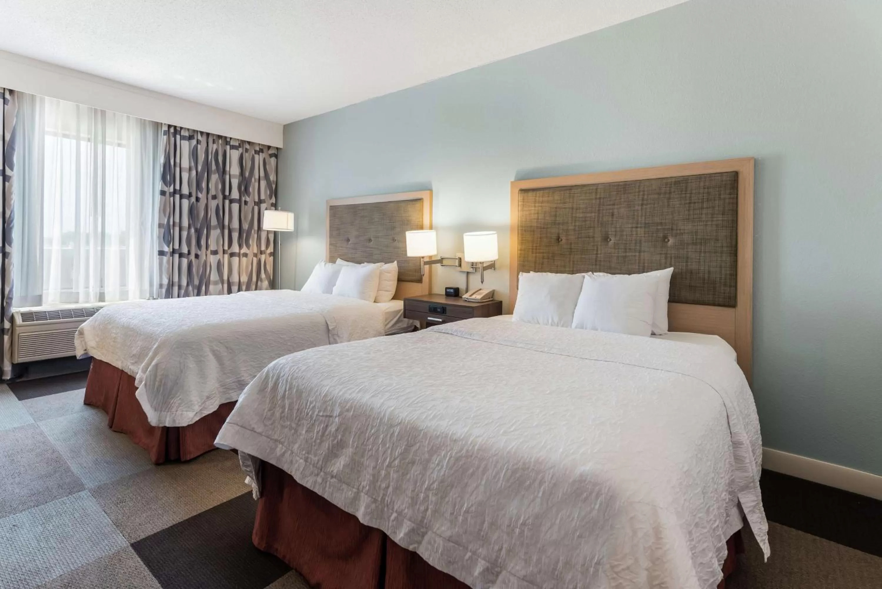 Bed in Hampton Inn Columbus I-70E/Hamilton Road