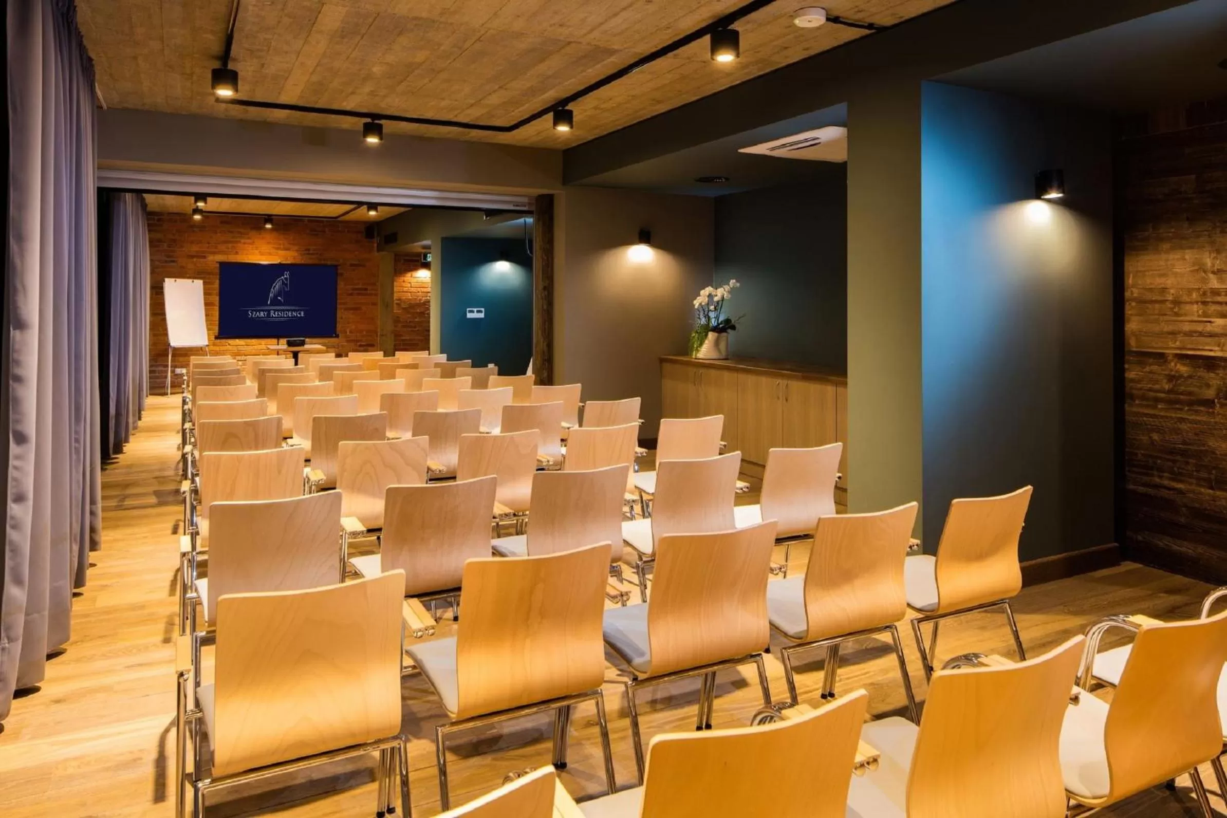 Business facilities in Hotel Szary Residence