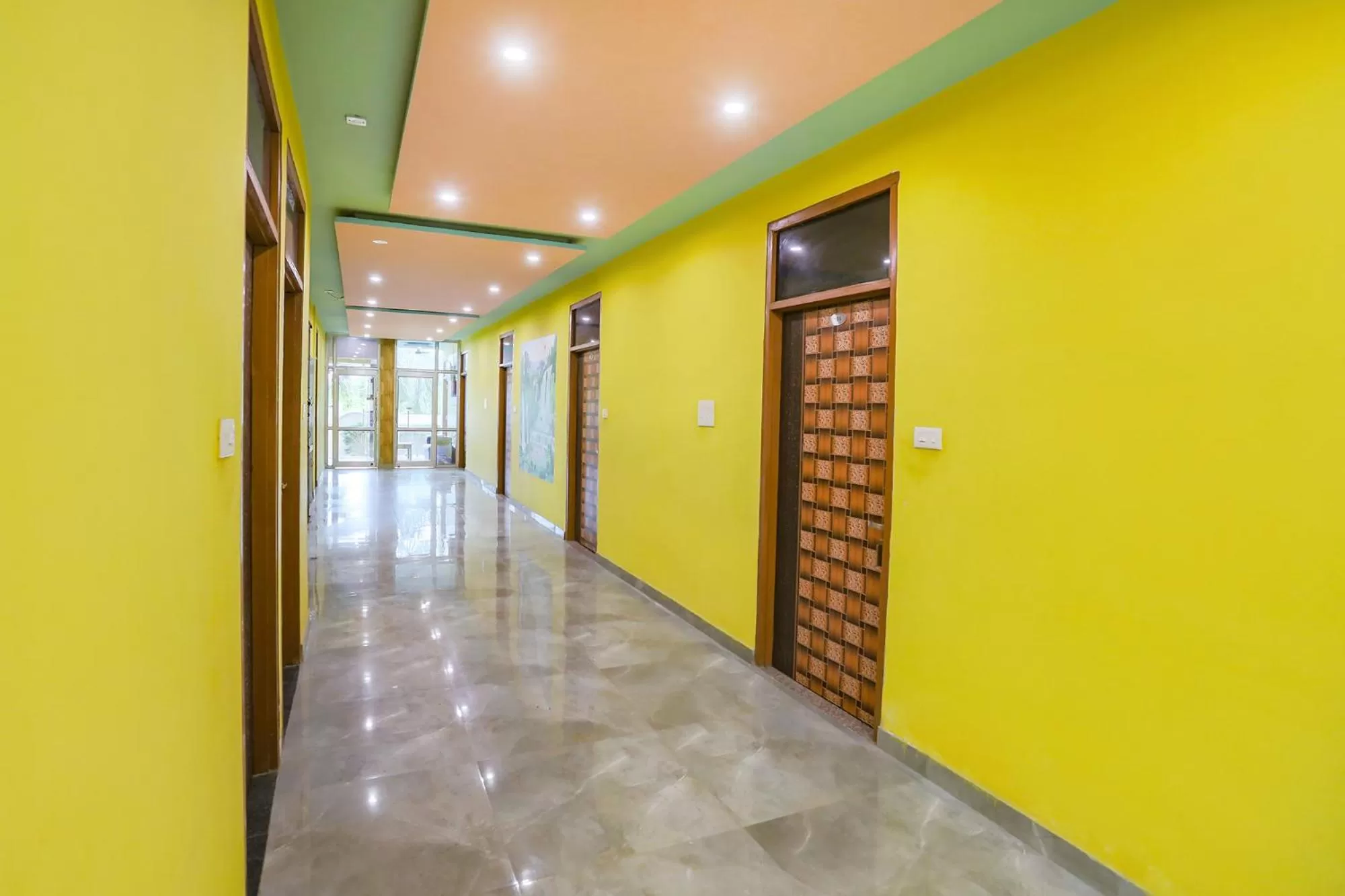 Lobby or reception in FabHotel Kriti Green - Hanuman Mandir, Lathia