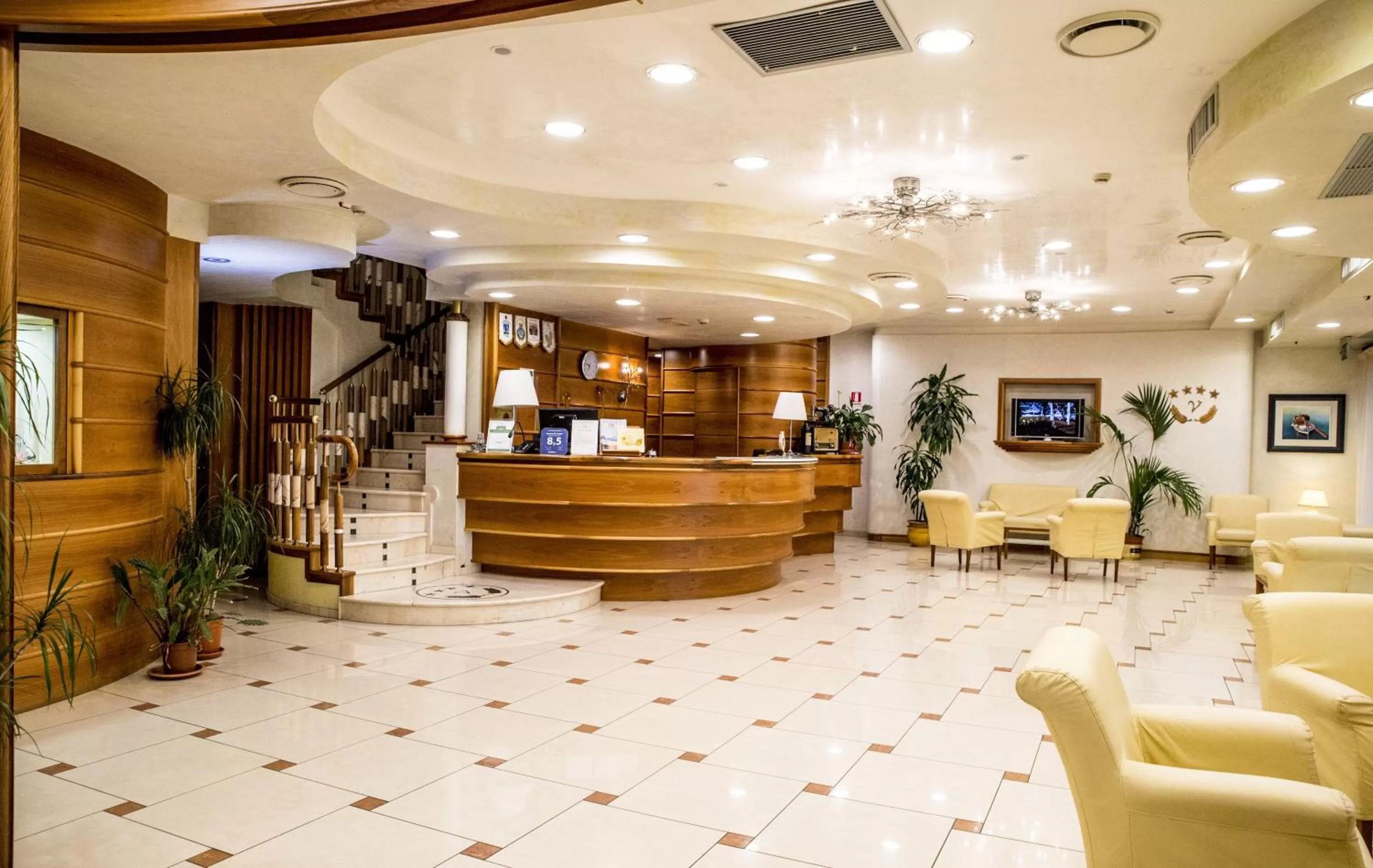 Communal lounge/ TV room in Grand Hotel Victoria