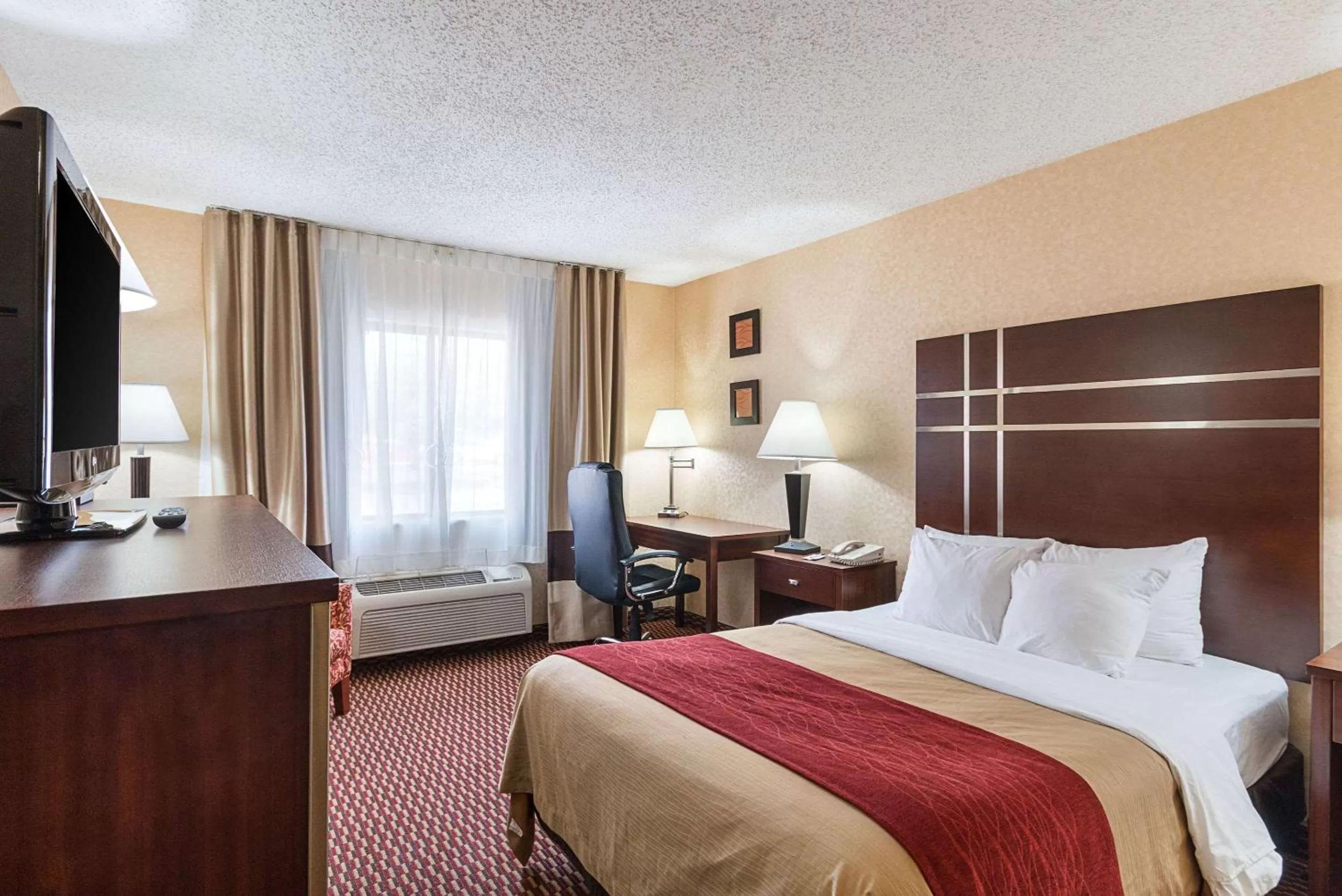 Photo of the whole room in Quality Inn Parkersburg North-Vienna