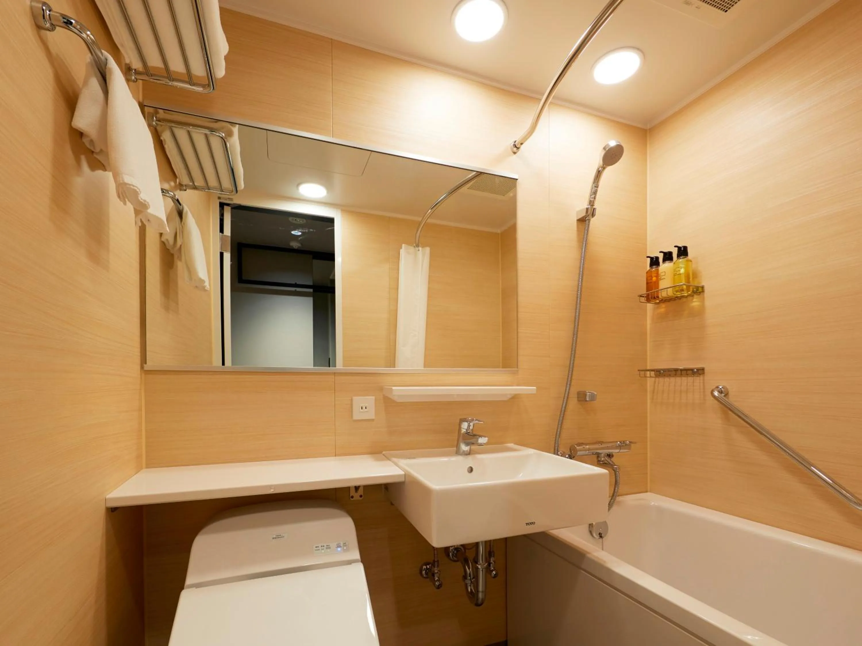 Bathroom in hotel androoms Shin-Osaka