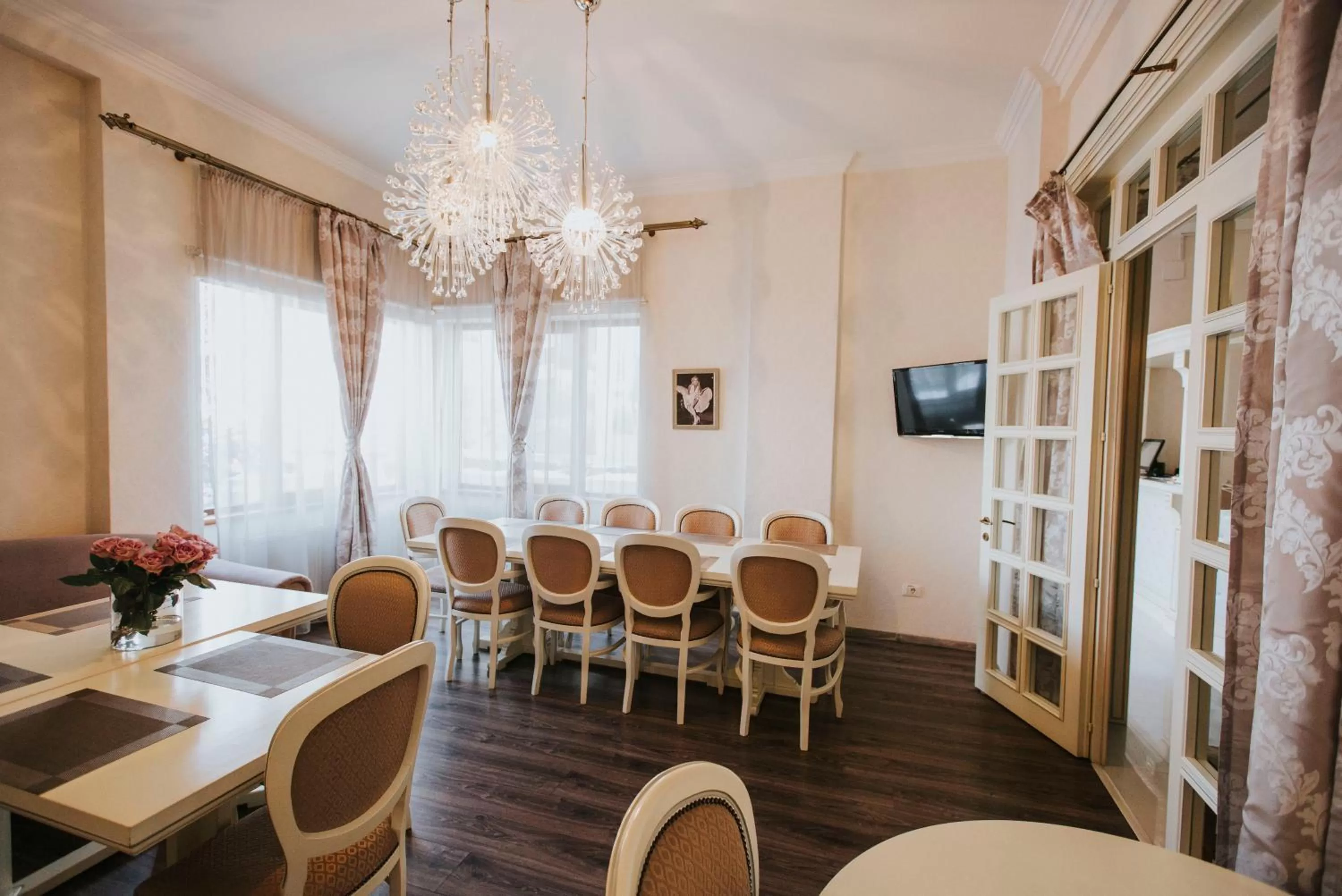 Restaurant/places to eat in Vila Cornelia