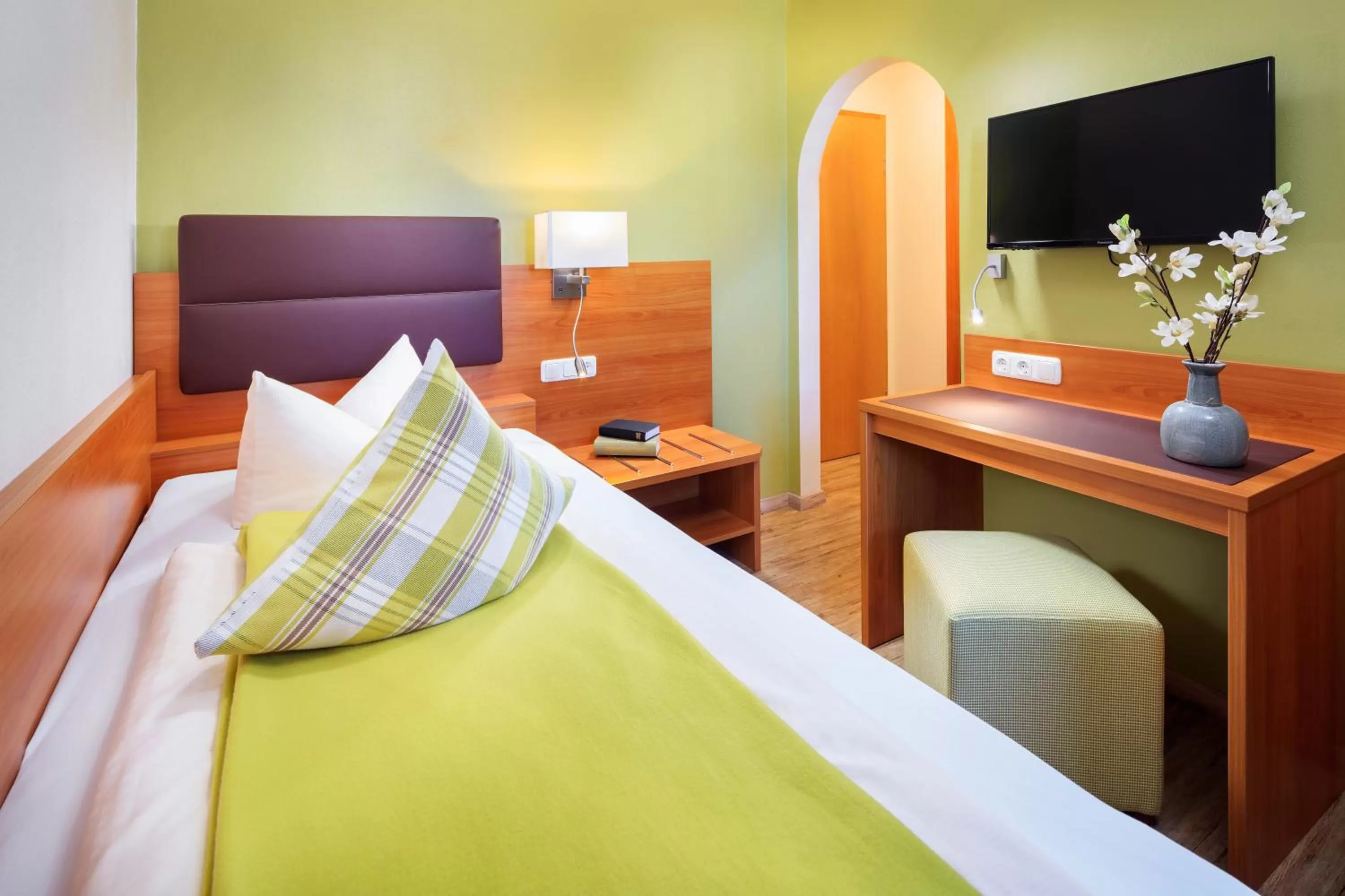 Photo of the whole room, Bed in Altstadthotel "Zum Hechten"