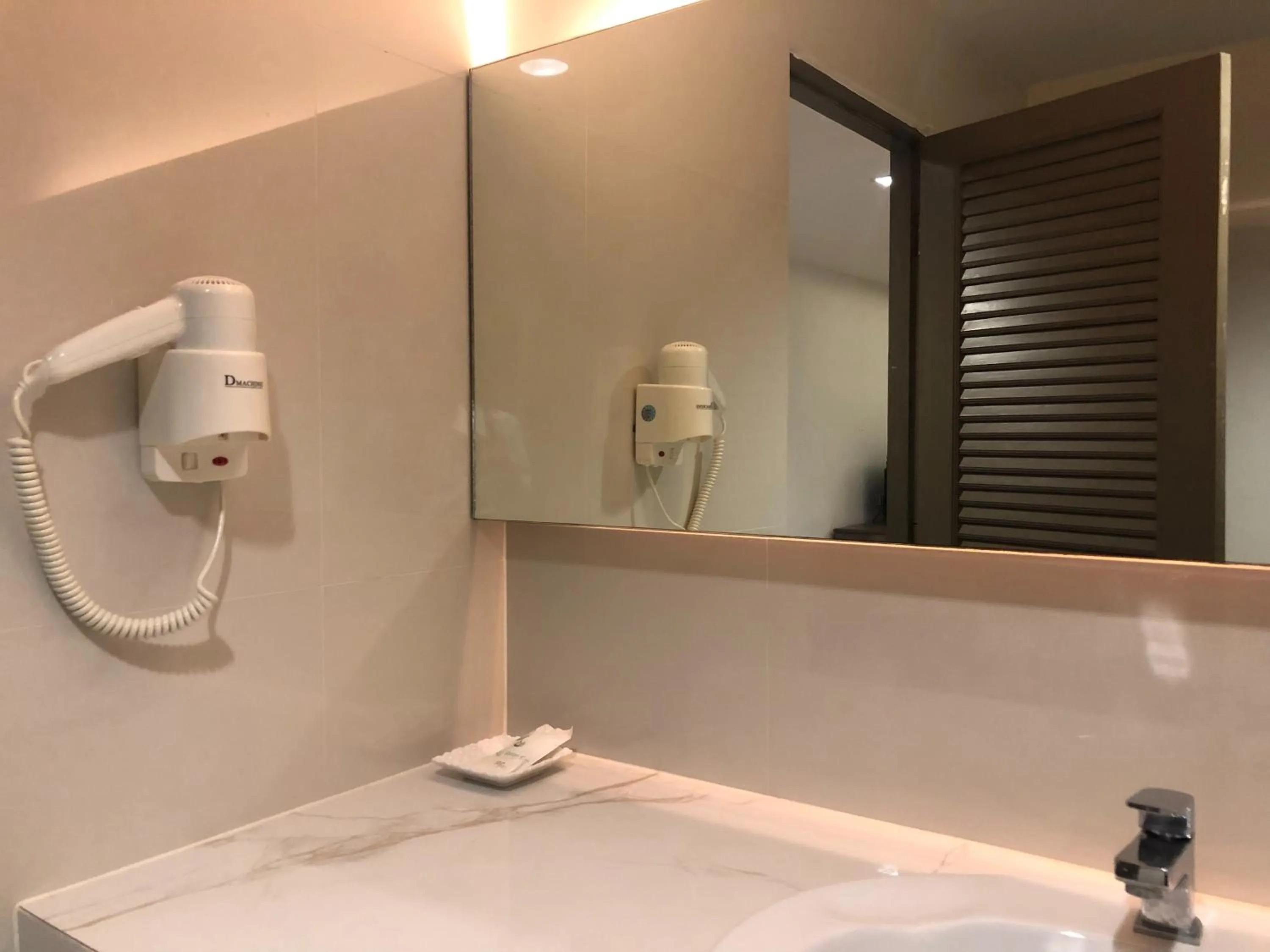 Bathroom in Lee Garden Bangkok