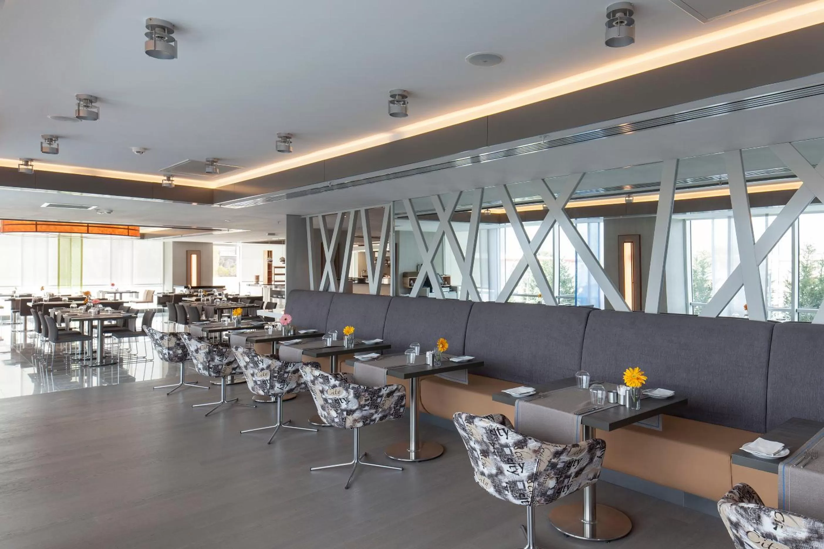 Restaurant/places to eat in Ramada Hotel & Suites by Wyndham Izmir Kemalpasa