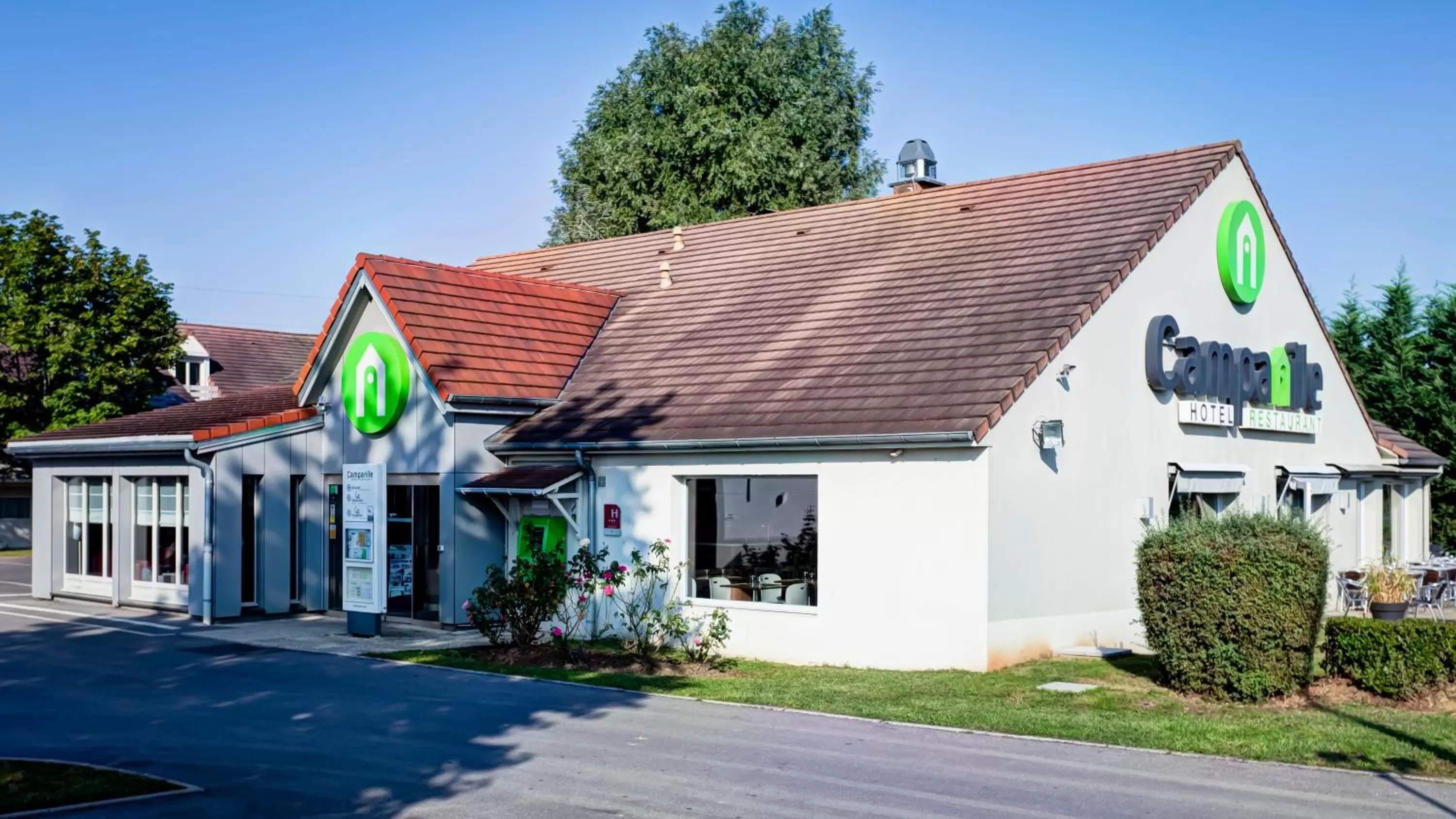 Facade/entrance in Campanile Evry Ouest - Corbeil Essonnes