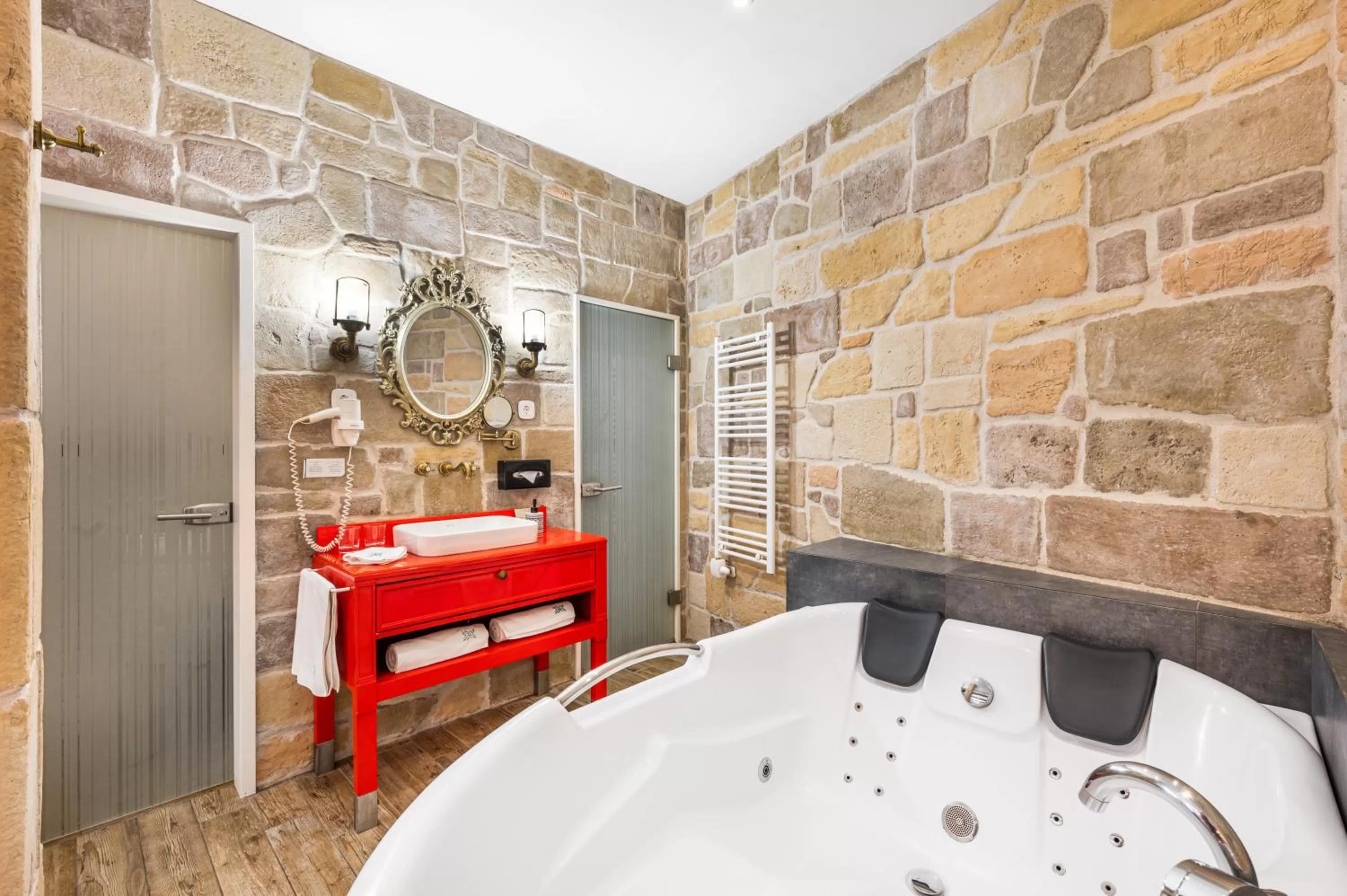 Bathroom in Maison Bistro & Hotel