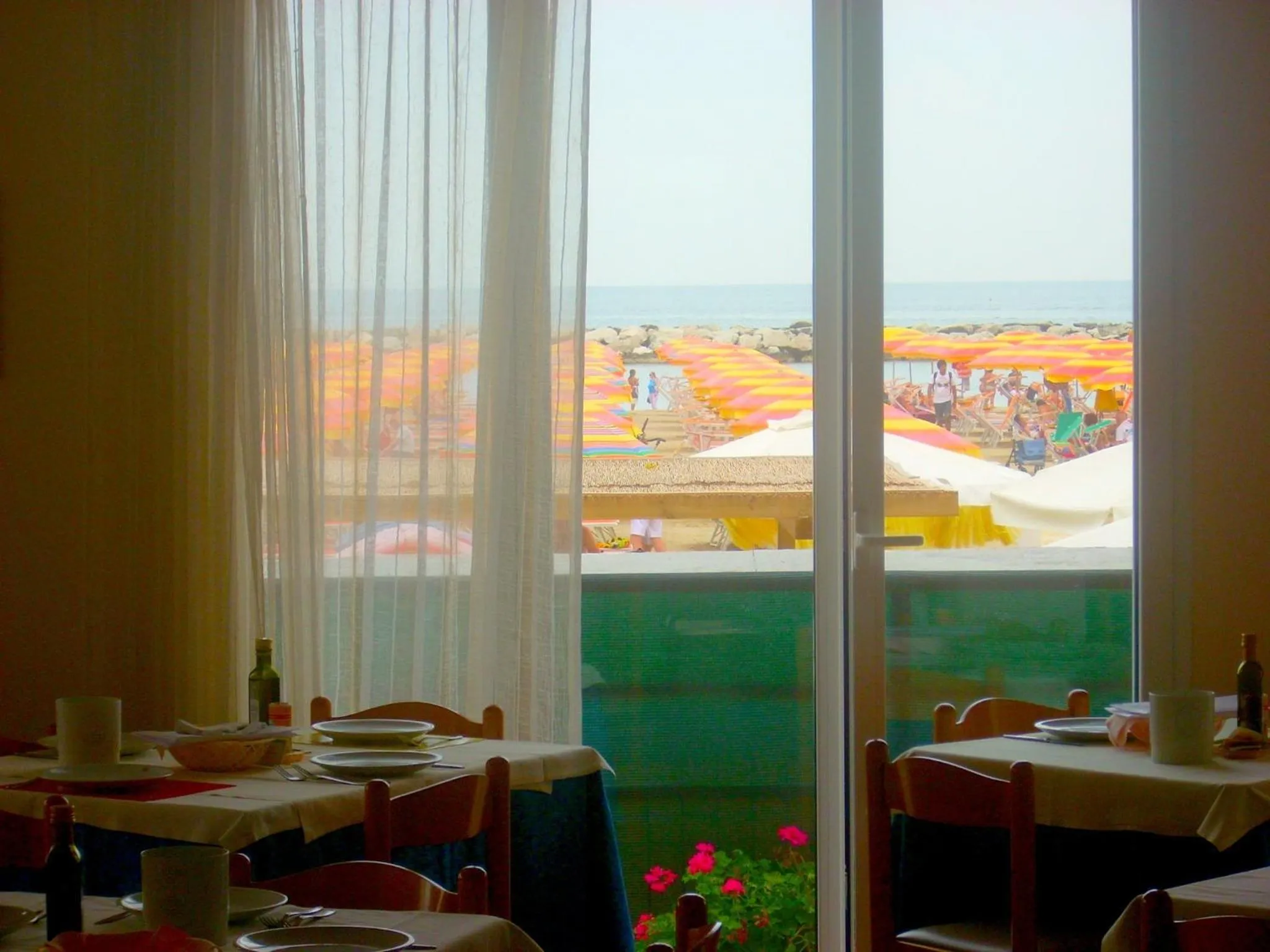 Restaurant/places to eat in Hotel Cosmopolita