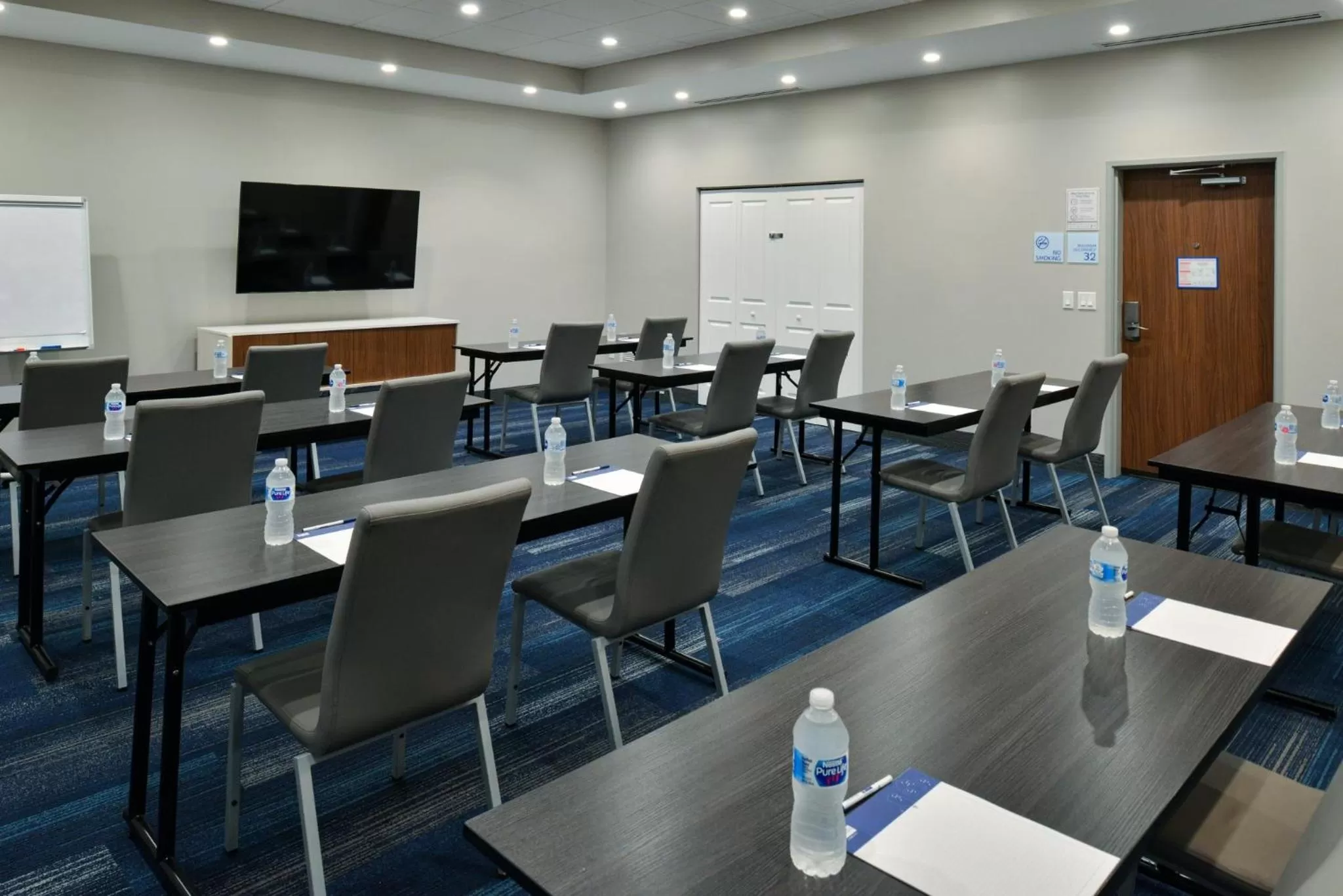 Meeting/conference room in Holiday Inn Express Orlando - South Park by IHG