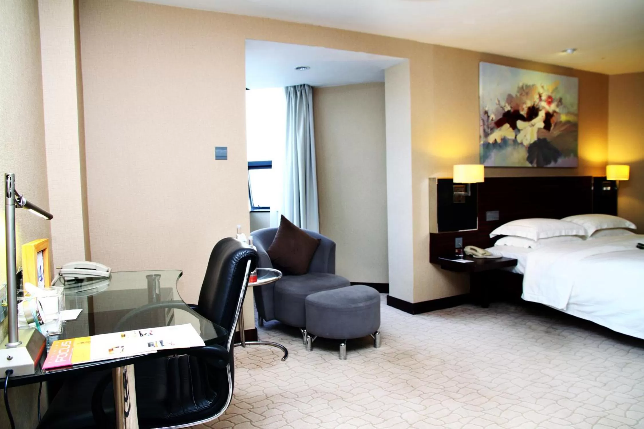 Seating area in The Pavilion Century Tower (Huaqiang NorthBusiness Zone)