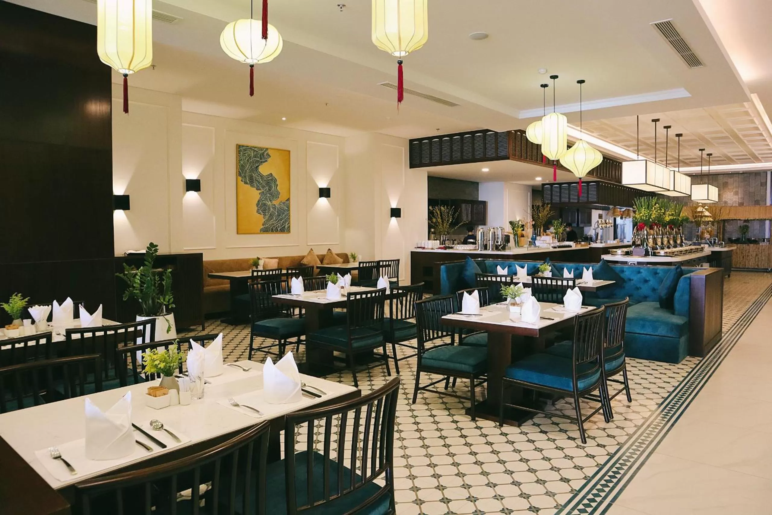 Restaurant/places to eat in Potique Hotel