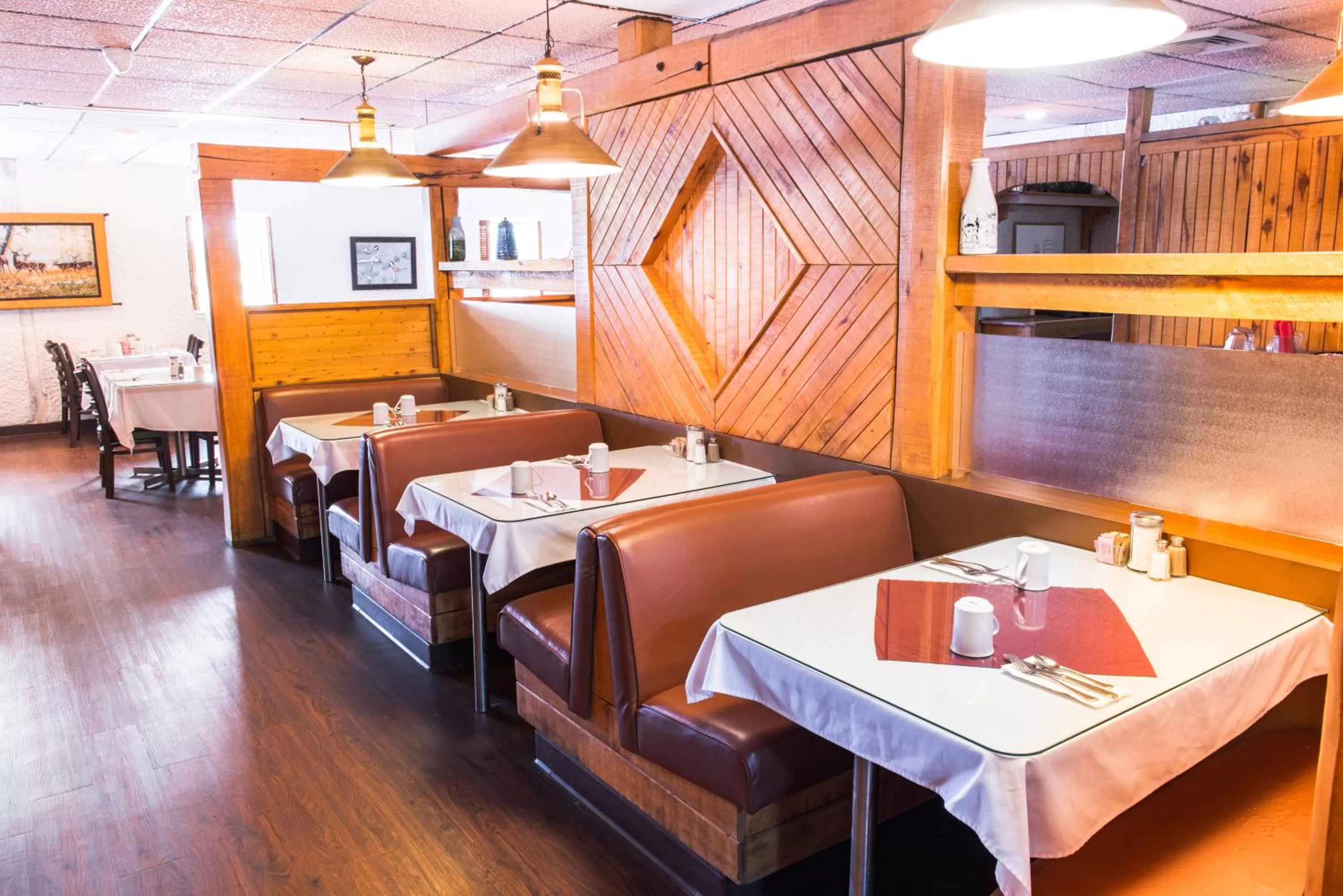 Restaurant/places to eat in Howard Johnson by Wyndham Portage La Prairie