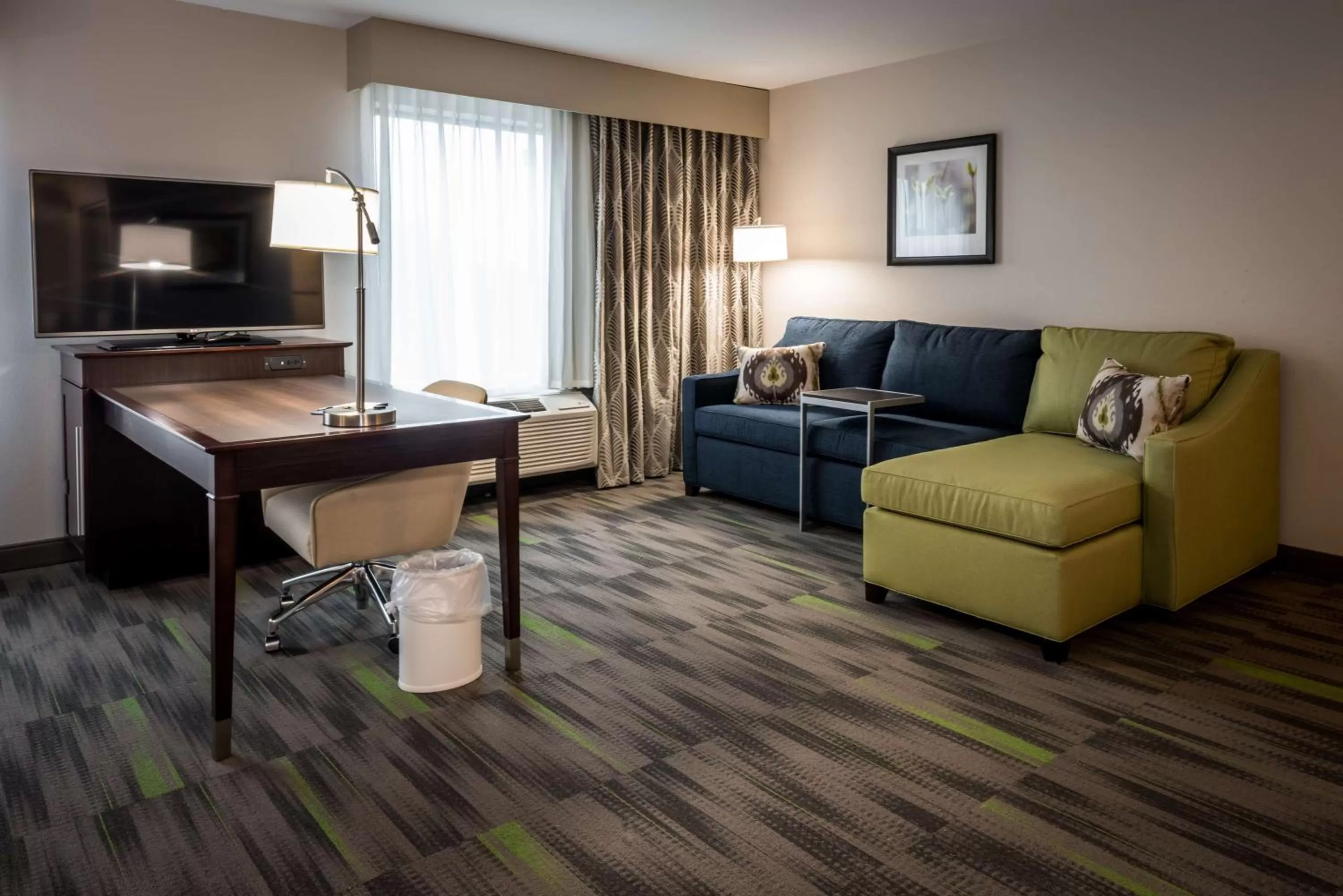 Living room in Hampton Inn & Suites By Hilton Hammond, In