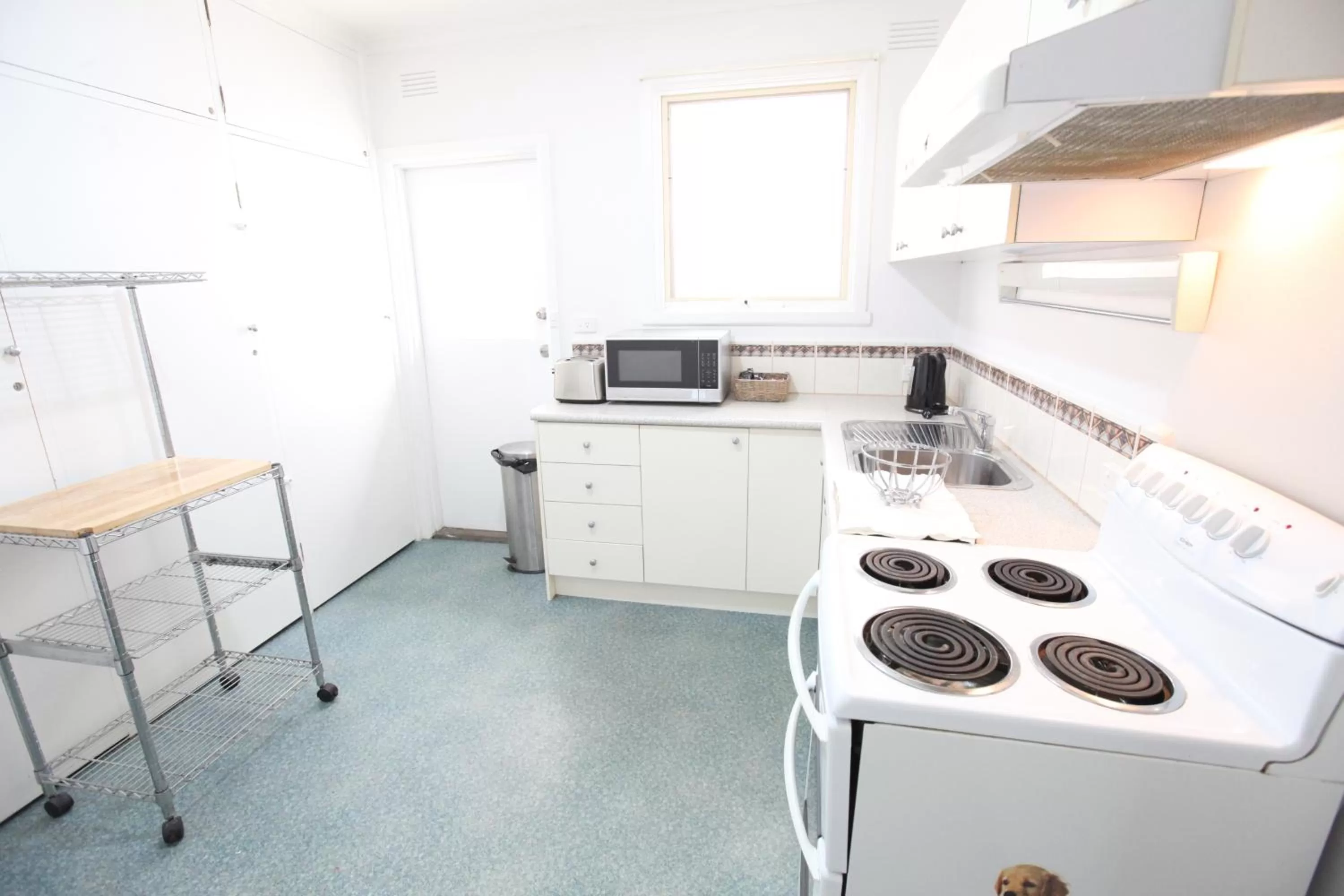 Kitchen/Kitchenette in Mornington Motel