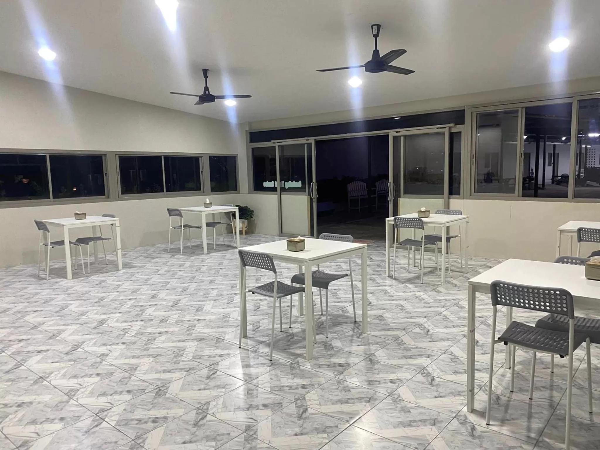 Restaurant/places to eat in Juni House Chumphon