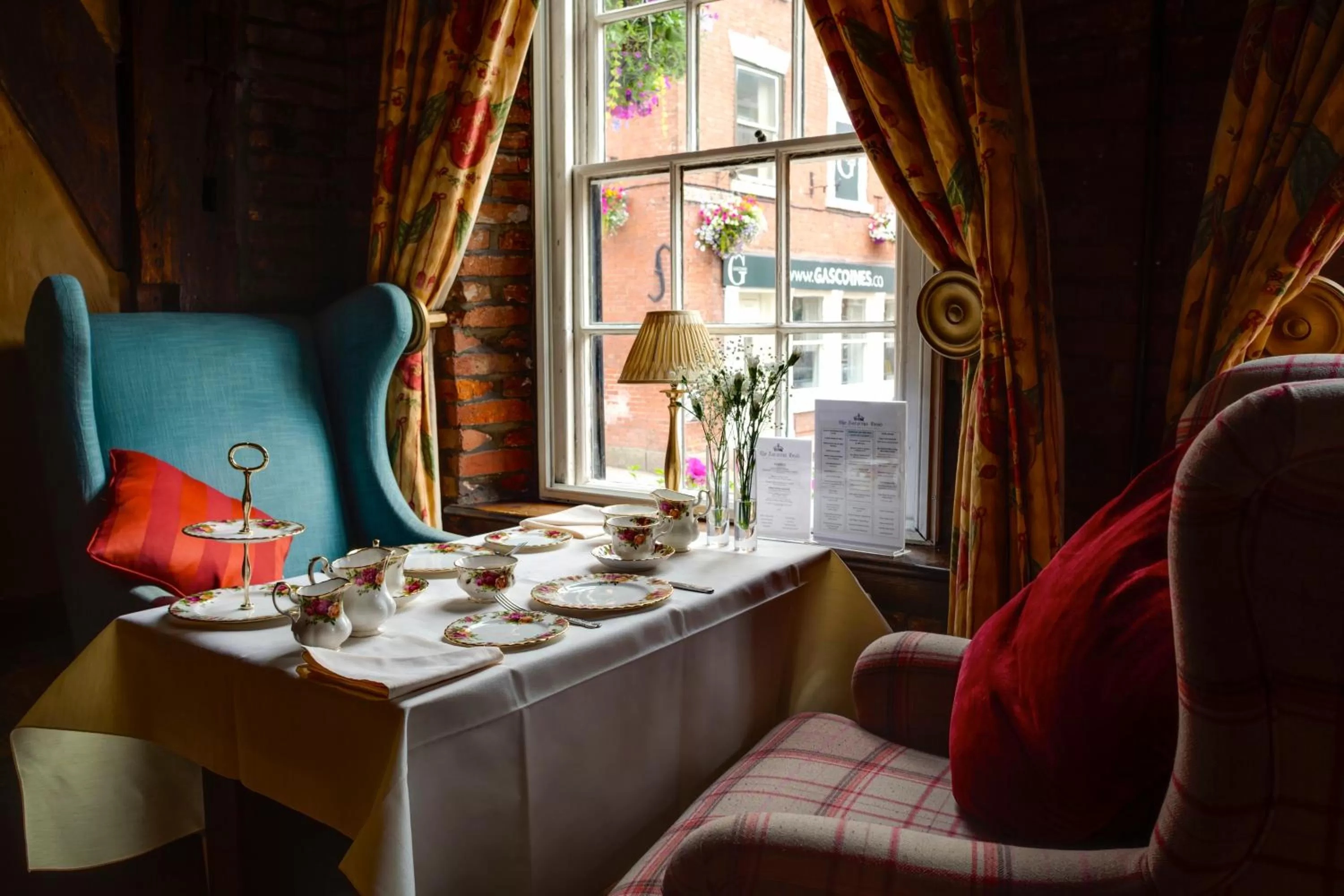 Restaurant/places to eat in The Saracens Head Hotel