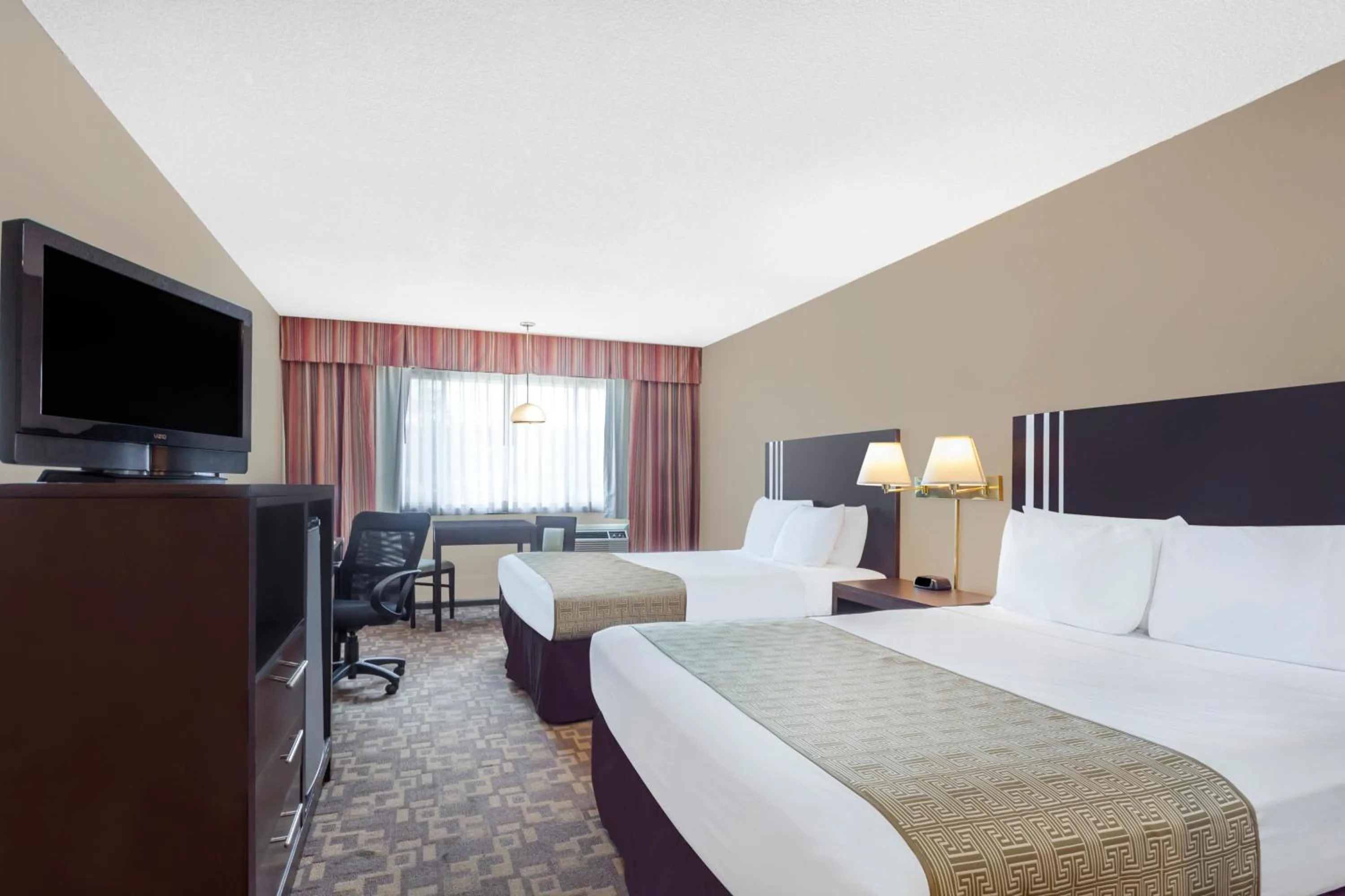 Photo of the whole room, Bed in Days Inn By Wyndham Bellingham WA