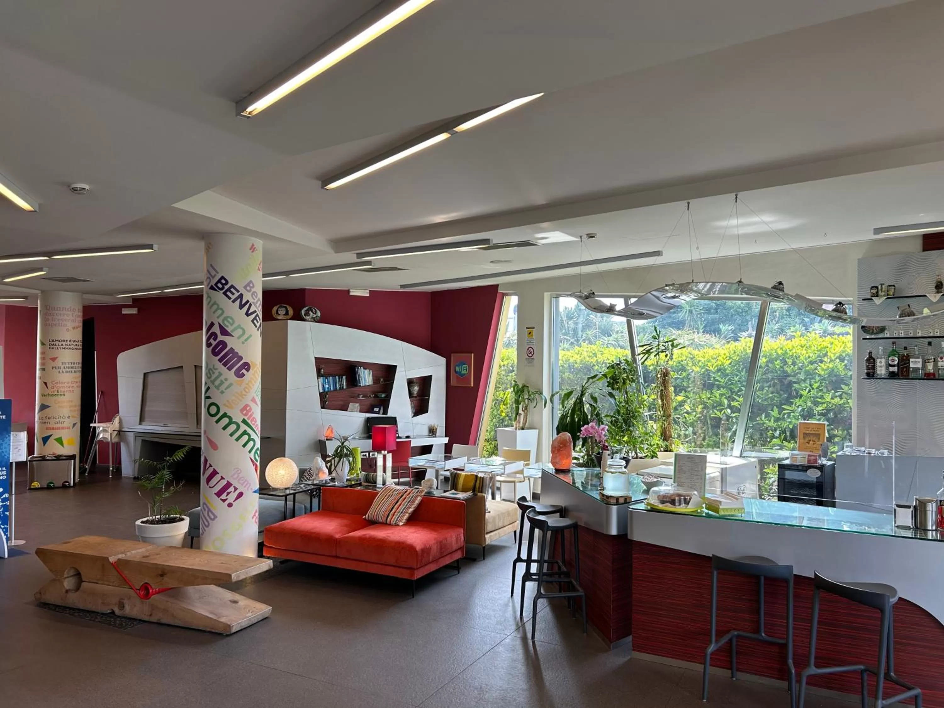 Communal lounge/ TV room in ibis Styles Catania Acireale