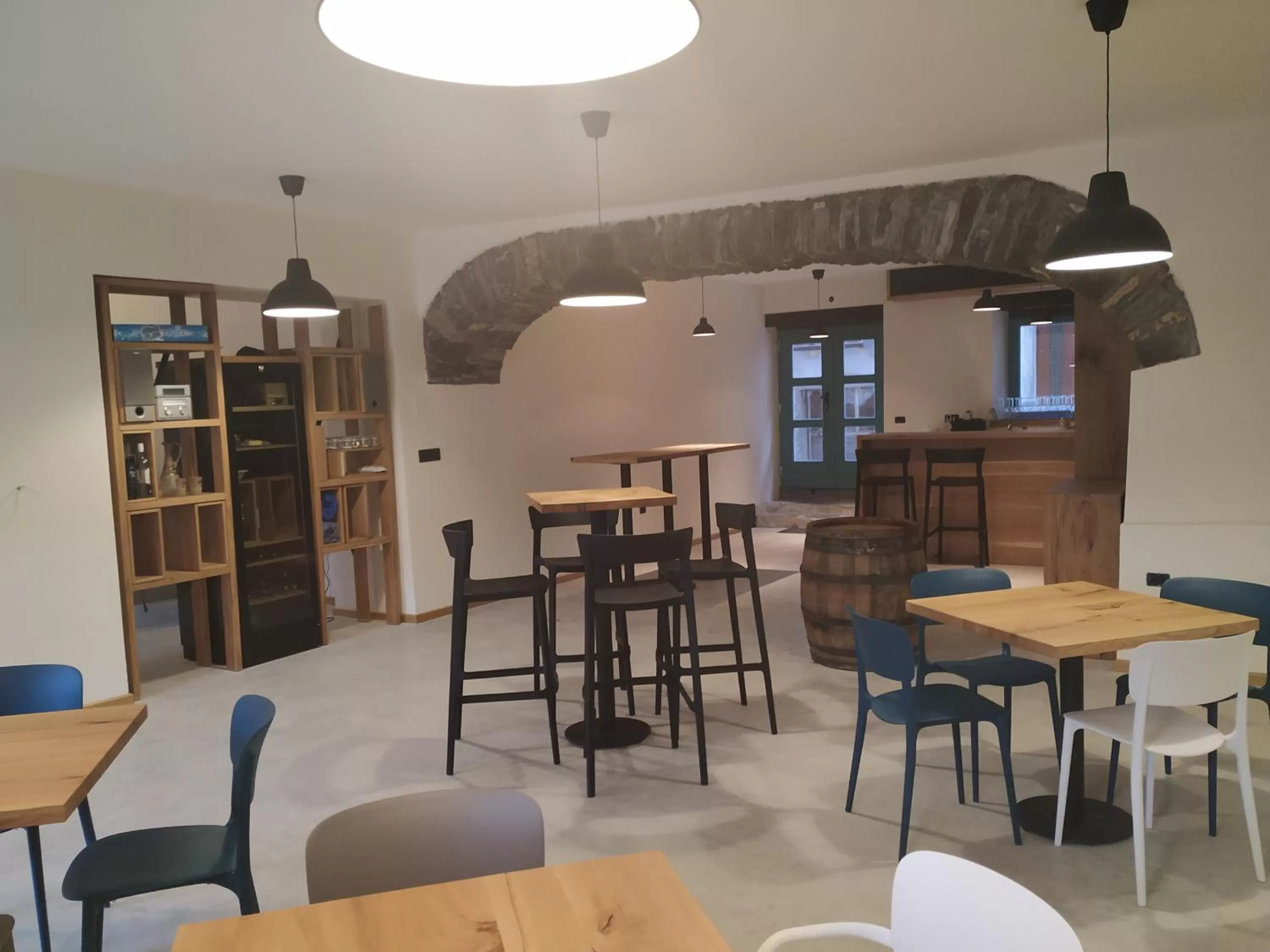 Lounge or bar in B & W KRIŽ