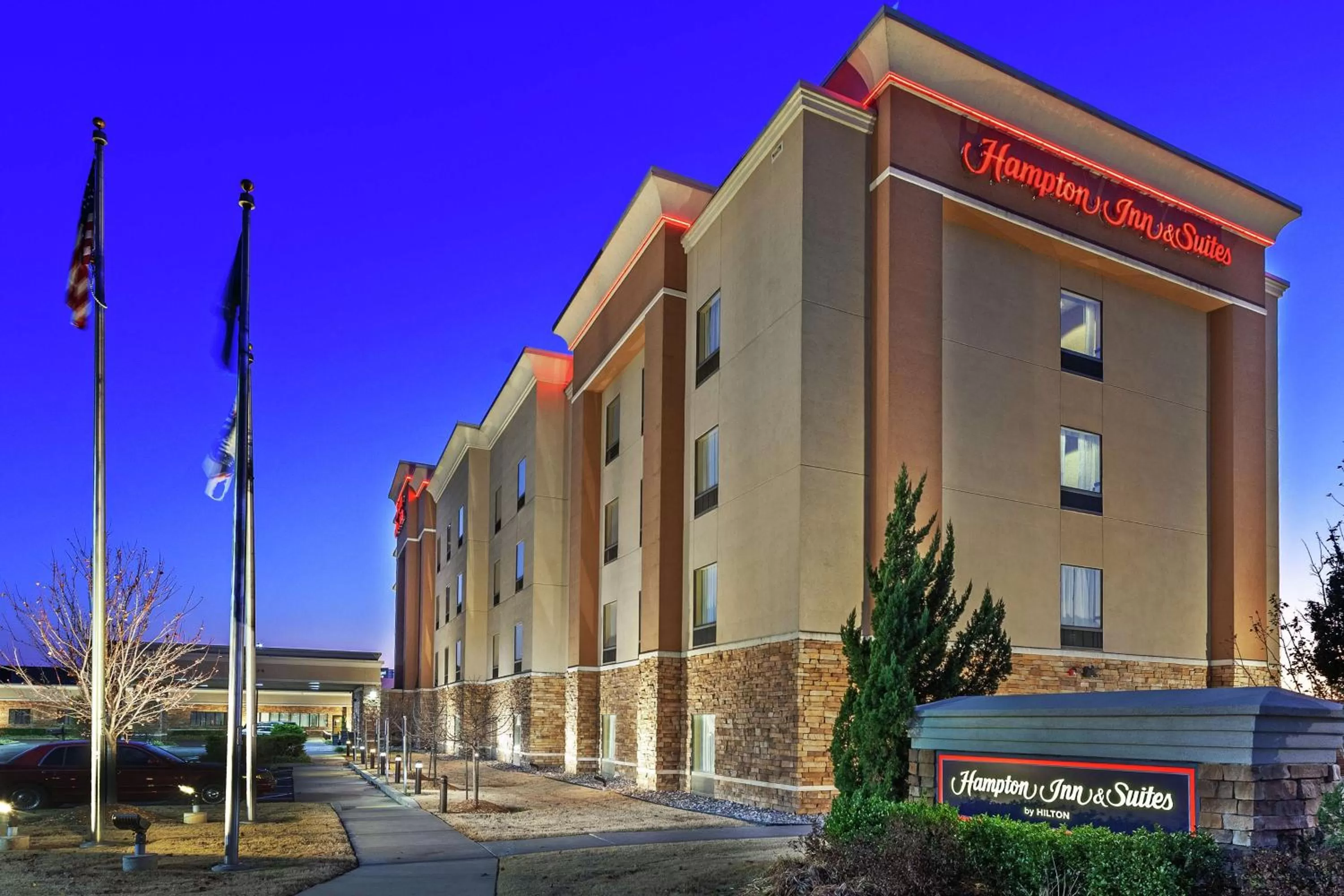 Property building in Hampton Inn & Suites Owasso