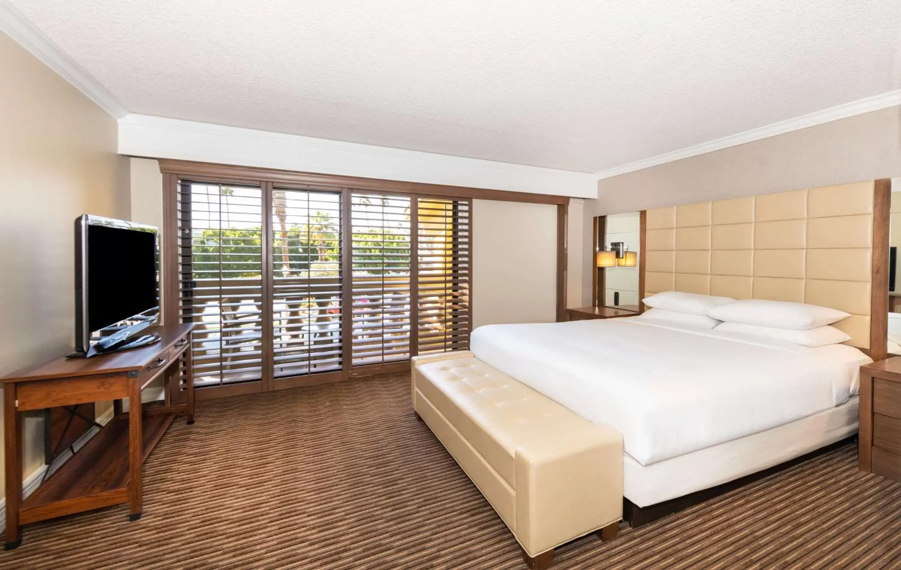 Ambassador King Suite (Agave) in Hilton Phoenix Resort at the Peak Ambassador King Suite (Agave) in Hilton Phoenix Resort at the Peak