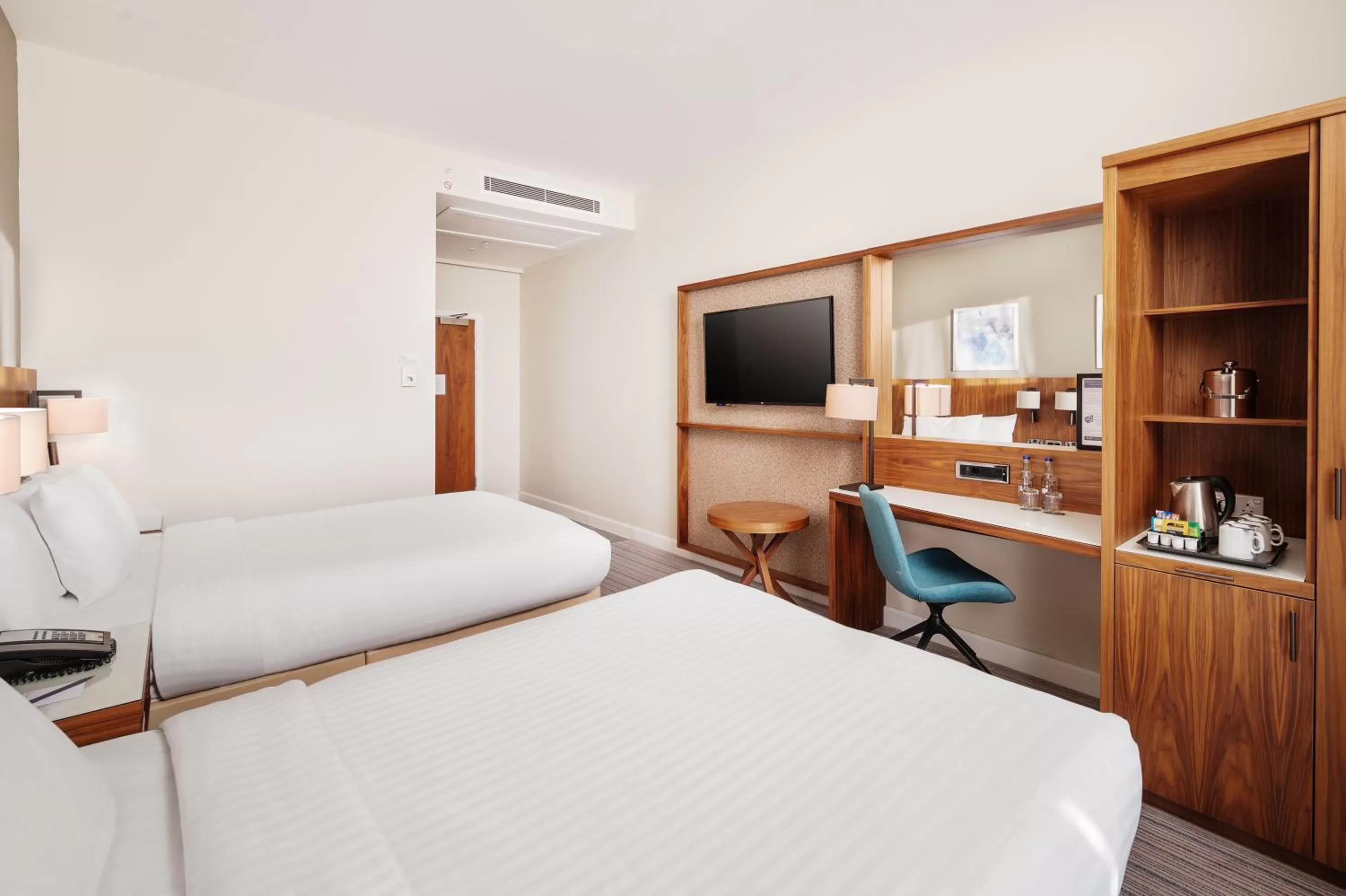 Bedroom, Bed in Courtyard by Marriott London Gatwick Airport