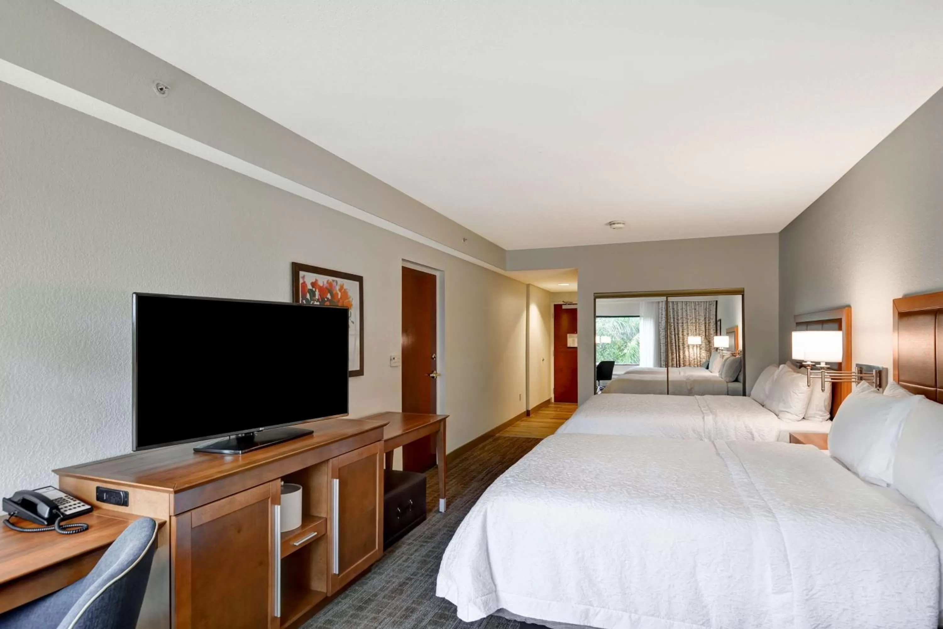 Bedroom, Bed in Hampton Inn Palm Beach Gardens