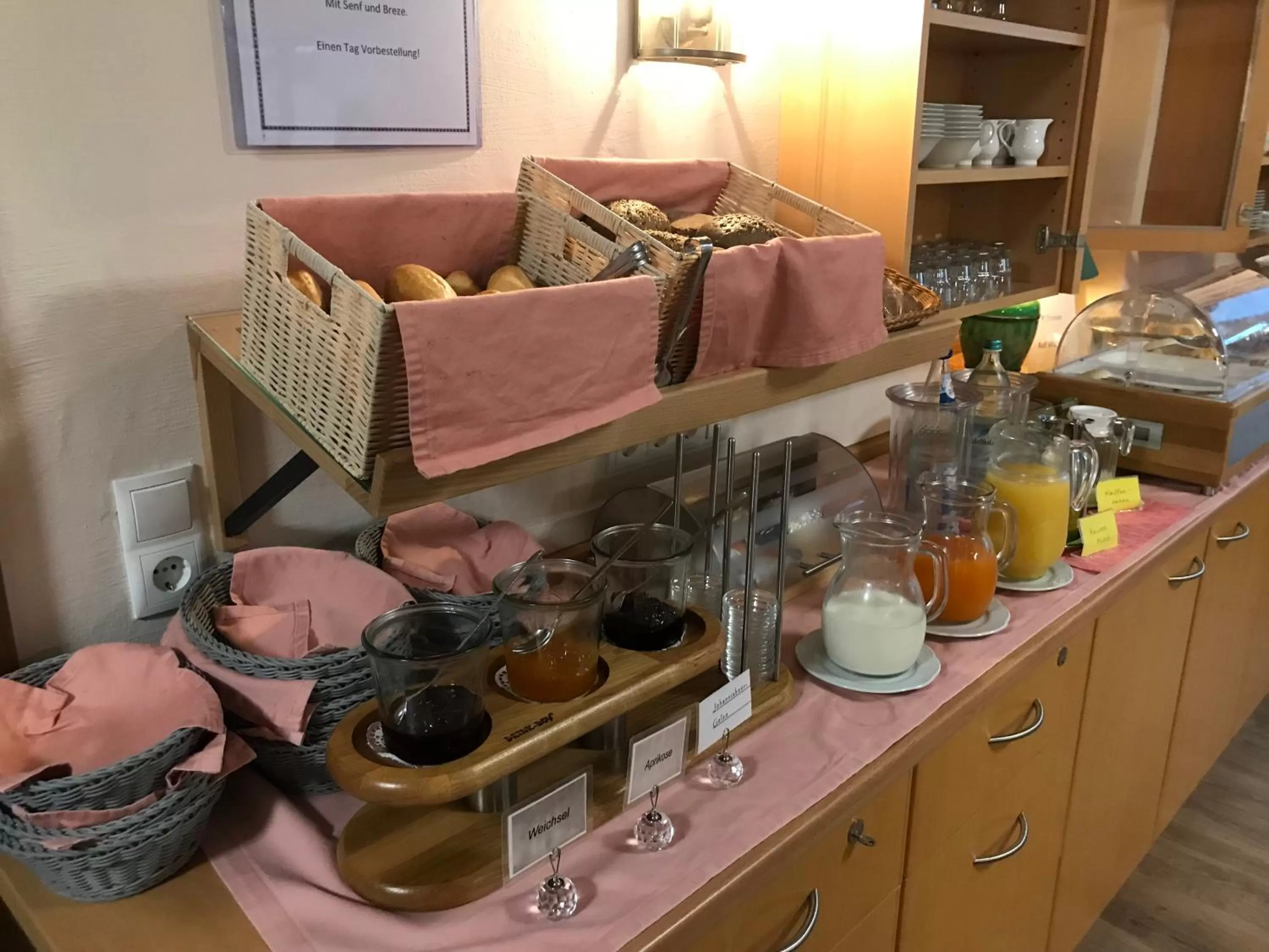 Buffet breakfast, Kitchen/Kitchenette in Im Gewölbe