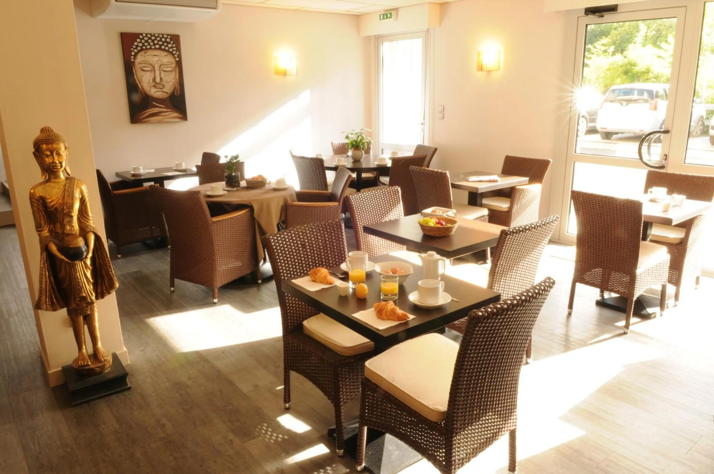 Restaurant/places to eat in Hôtel du Moulin