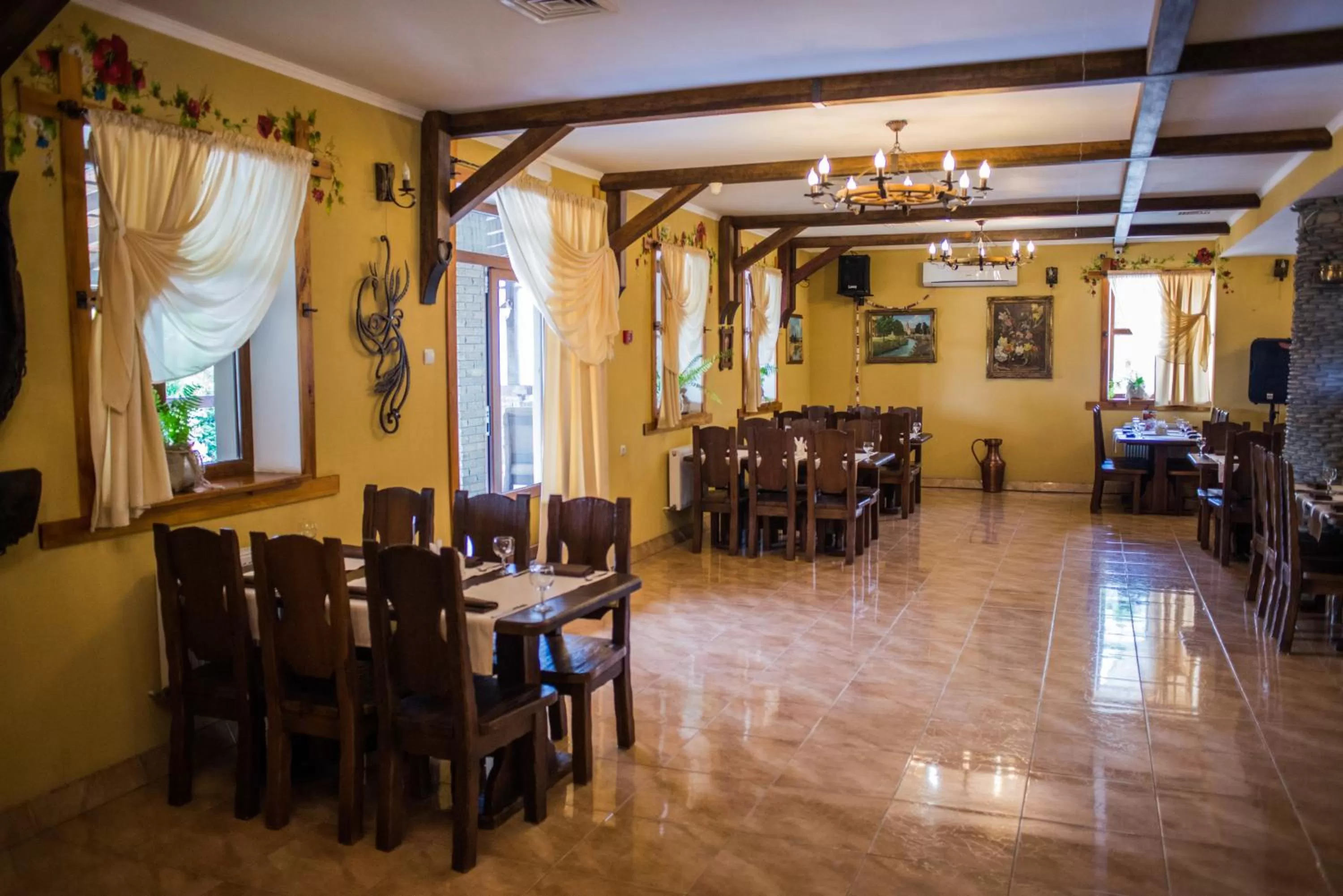 Restaurant/Places to Eat in Stara Vezha Hotel