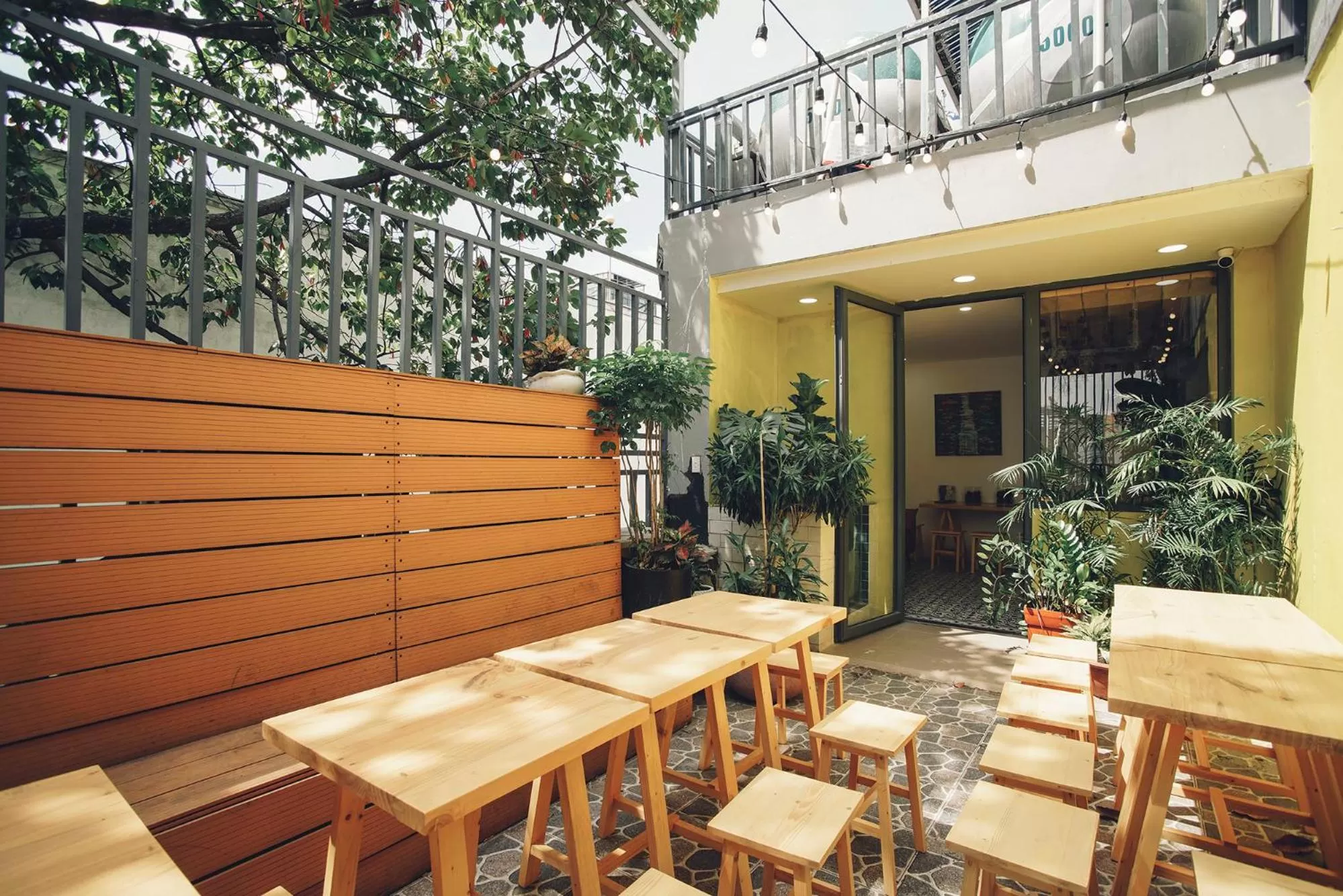 Property building, Restaurant/Places to Eat in SAZI HOTEL - BÙI THỊ XUÂN