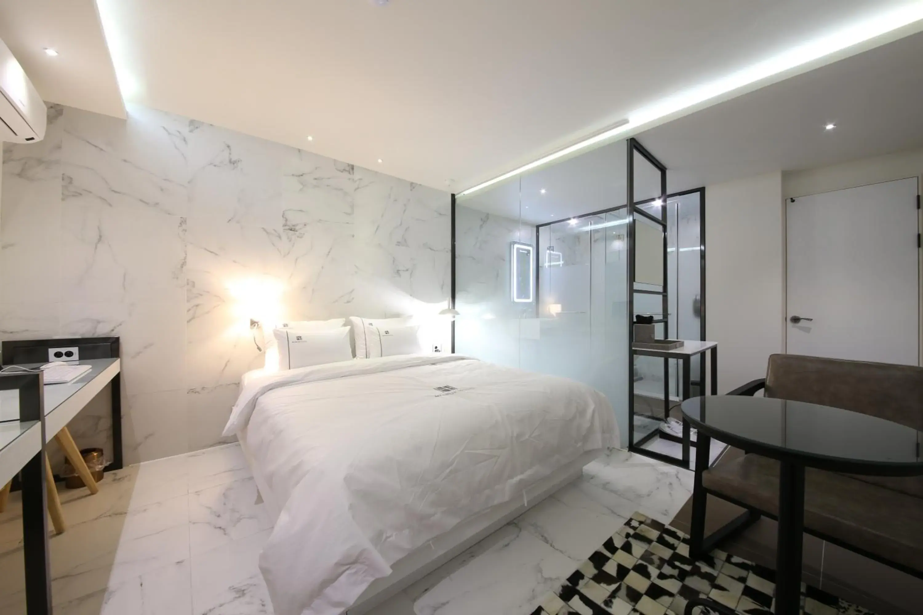 Deluxe Double Room in Avenue Hotel Deluxe Double Room in Avenue Hotel